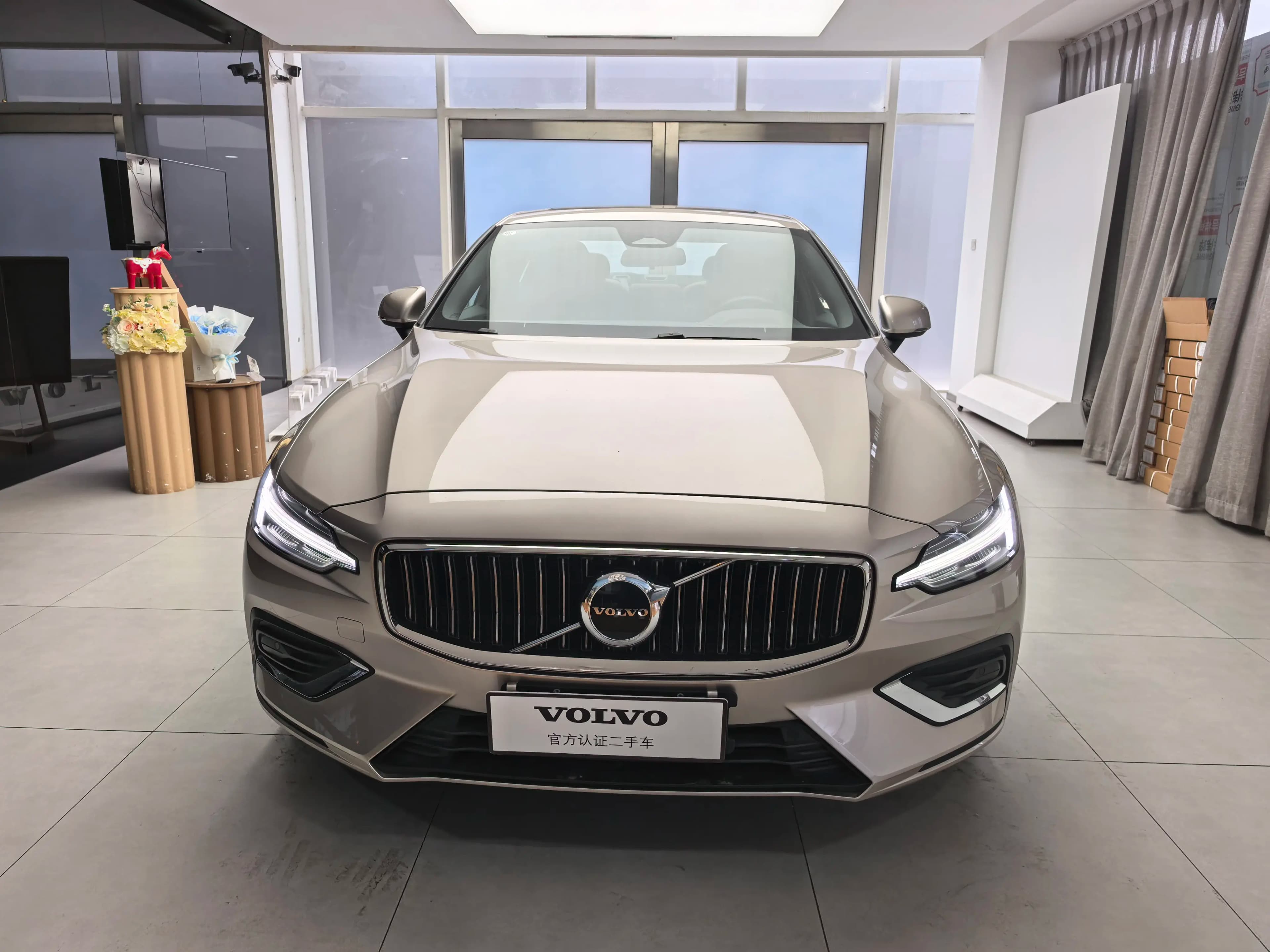 Volvo S60 2025 г. 5141 км. — фото 2
