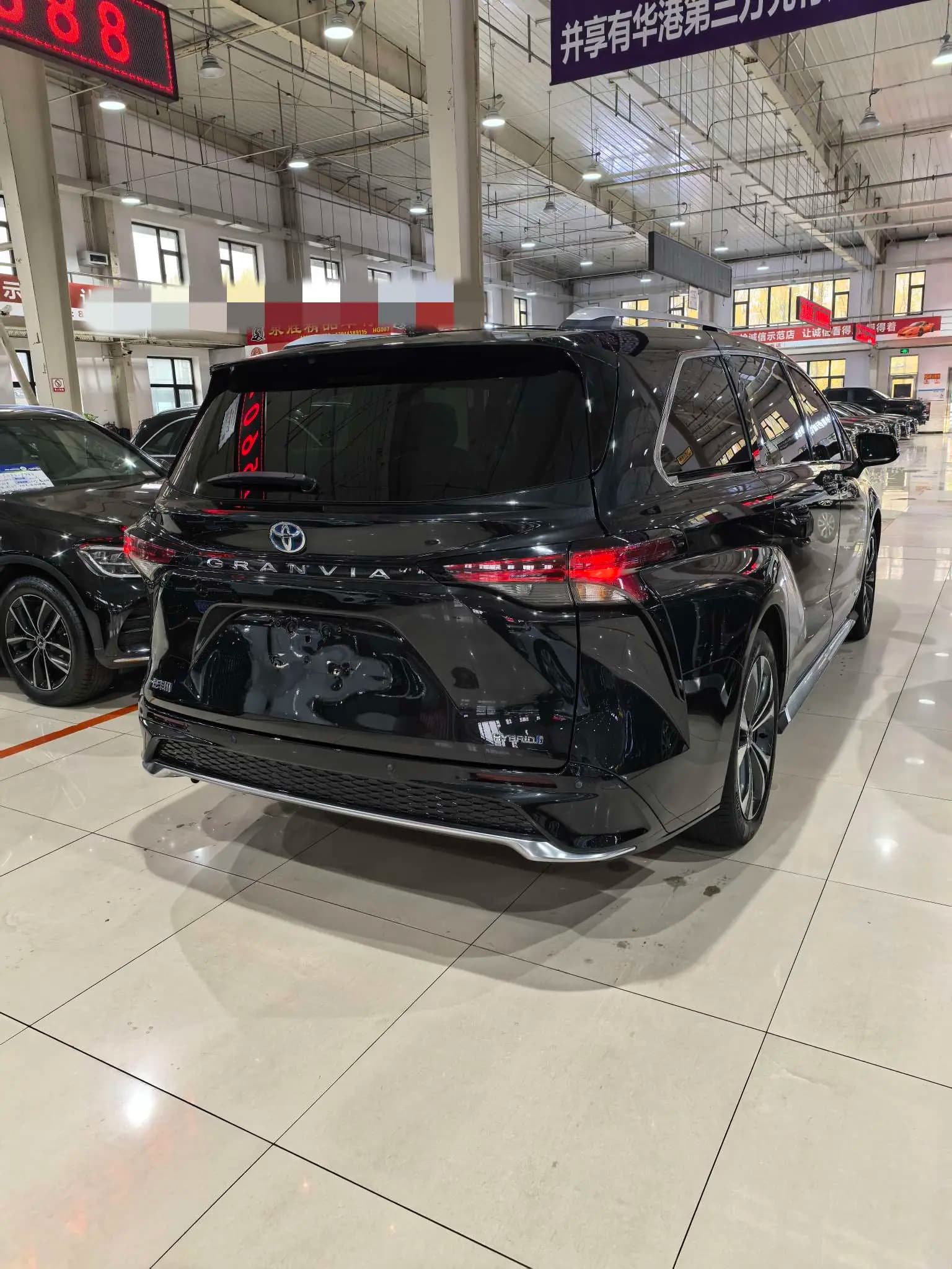 Toyota Granvia 2024 г. 30086 км. — фото 7