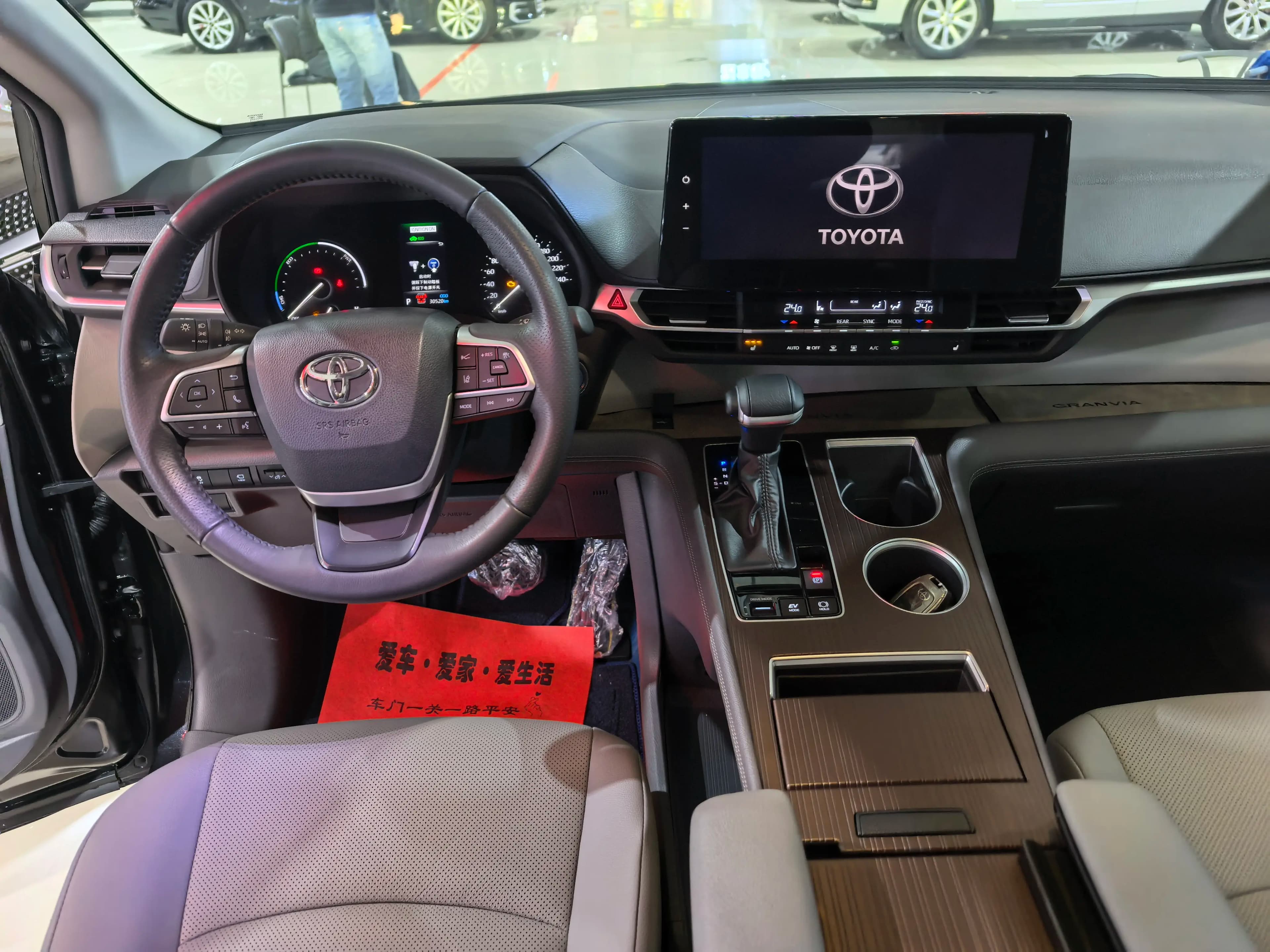 Toyota Granvia 2024 г. 30086 км. — фото 8