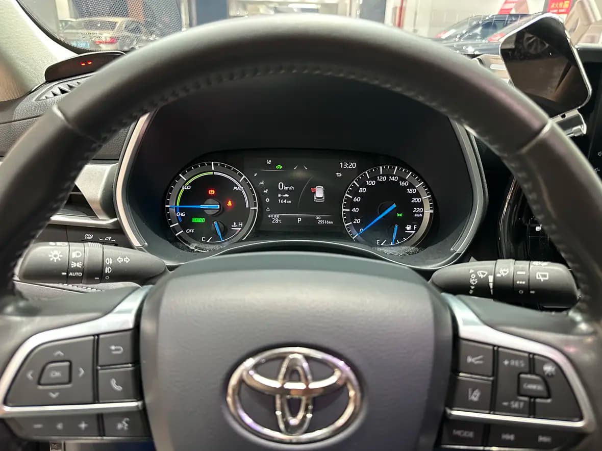 Toyota Highlander 2023 г. 25004 км. — фото 14