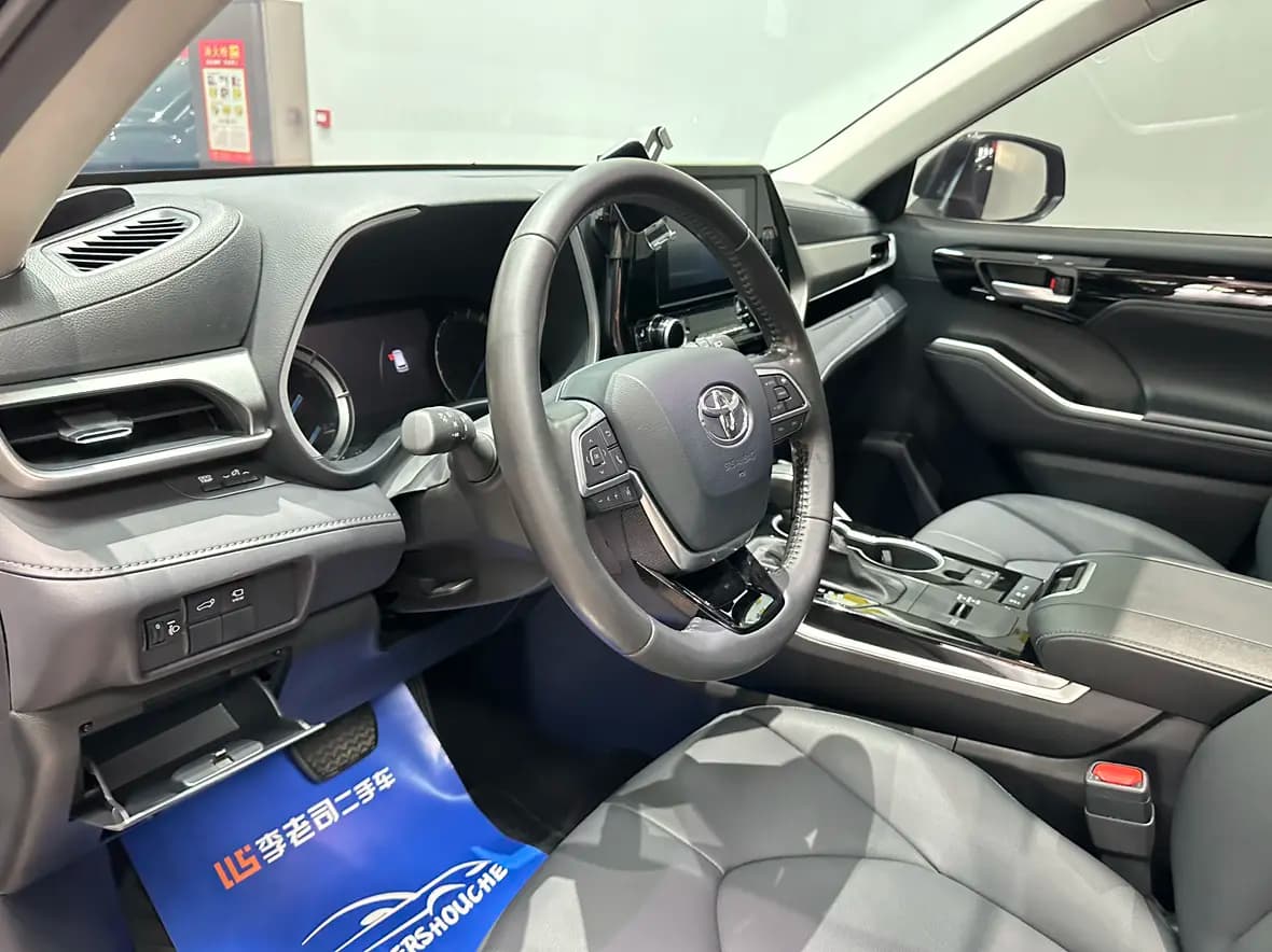 Toyota Highlander 2023 г. 25004 км. — фото 15