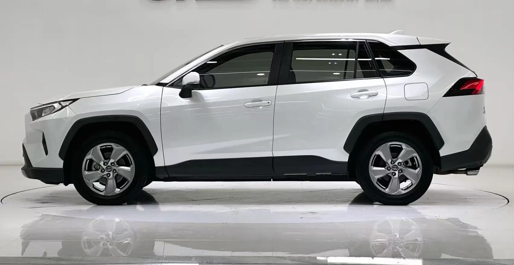 Toyota RAV4 2021 г. 57038 км. — фото 4