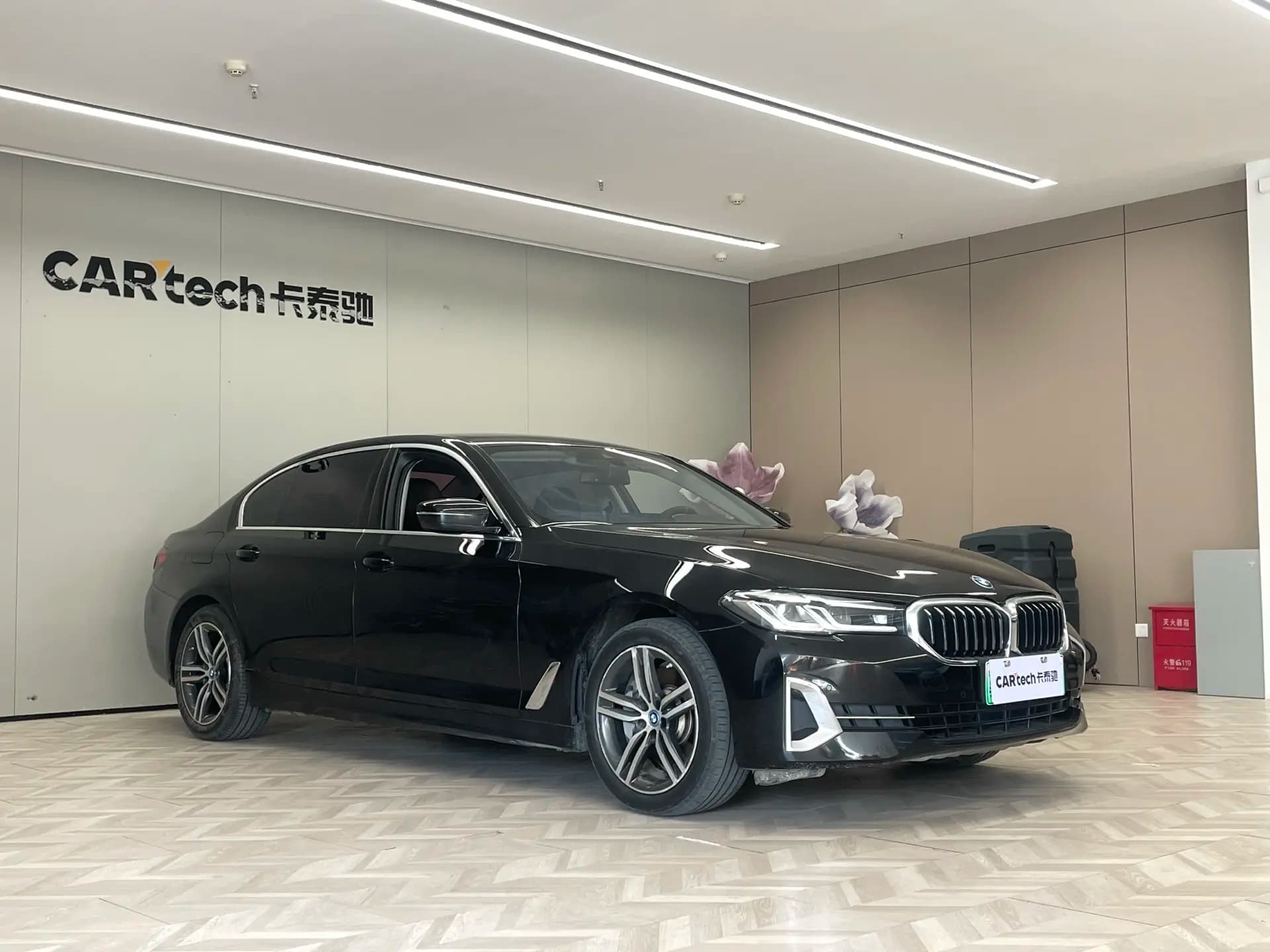 BMW 5 Series PHEV 2022 г. 62124 км. — фото 3