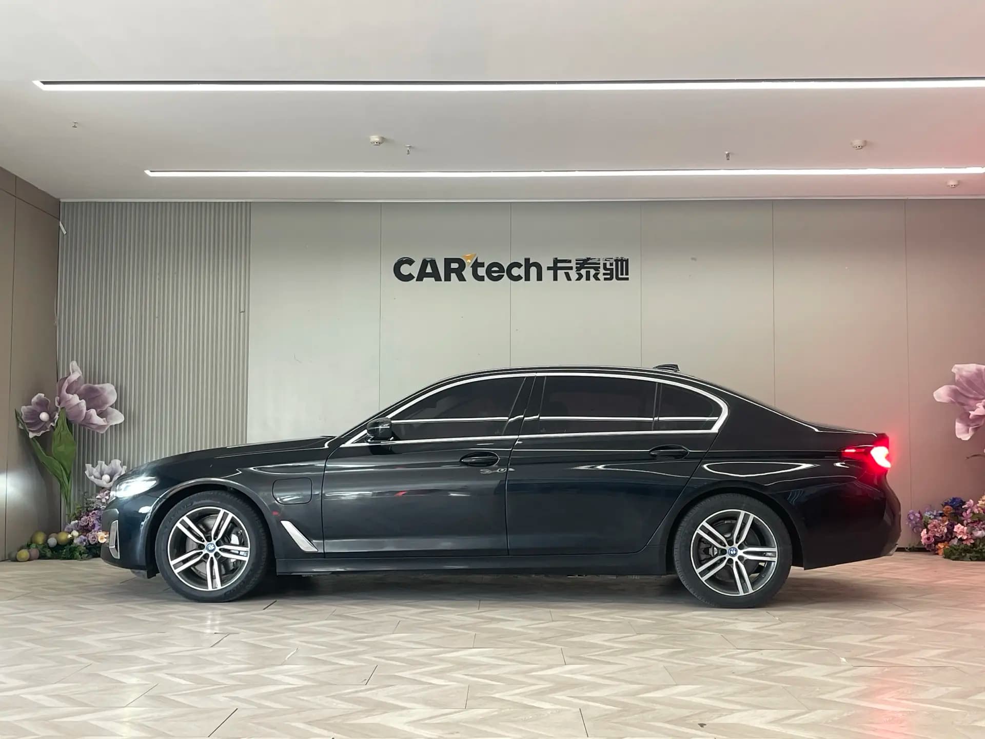 BMW 5 Series PHEV 2022 г. 62124 км. — фото 4