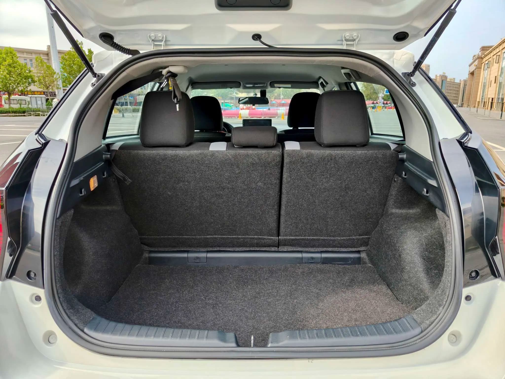 Toyota Yaris L 2022 г. 30026 км. — фото 9