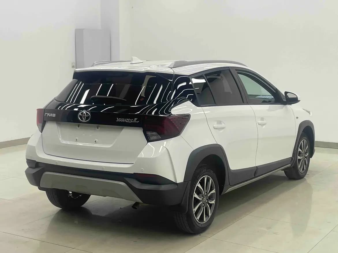 Toyota Yaris L 2021 г. 39030 км. — фото 4