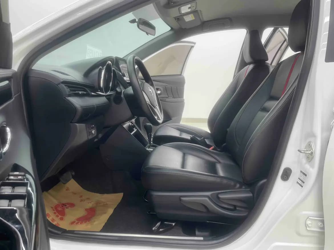 Toyota Yaris L 2021 г. 39030 км. — фото 10