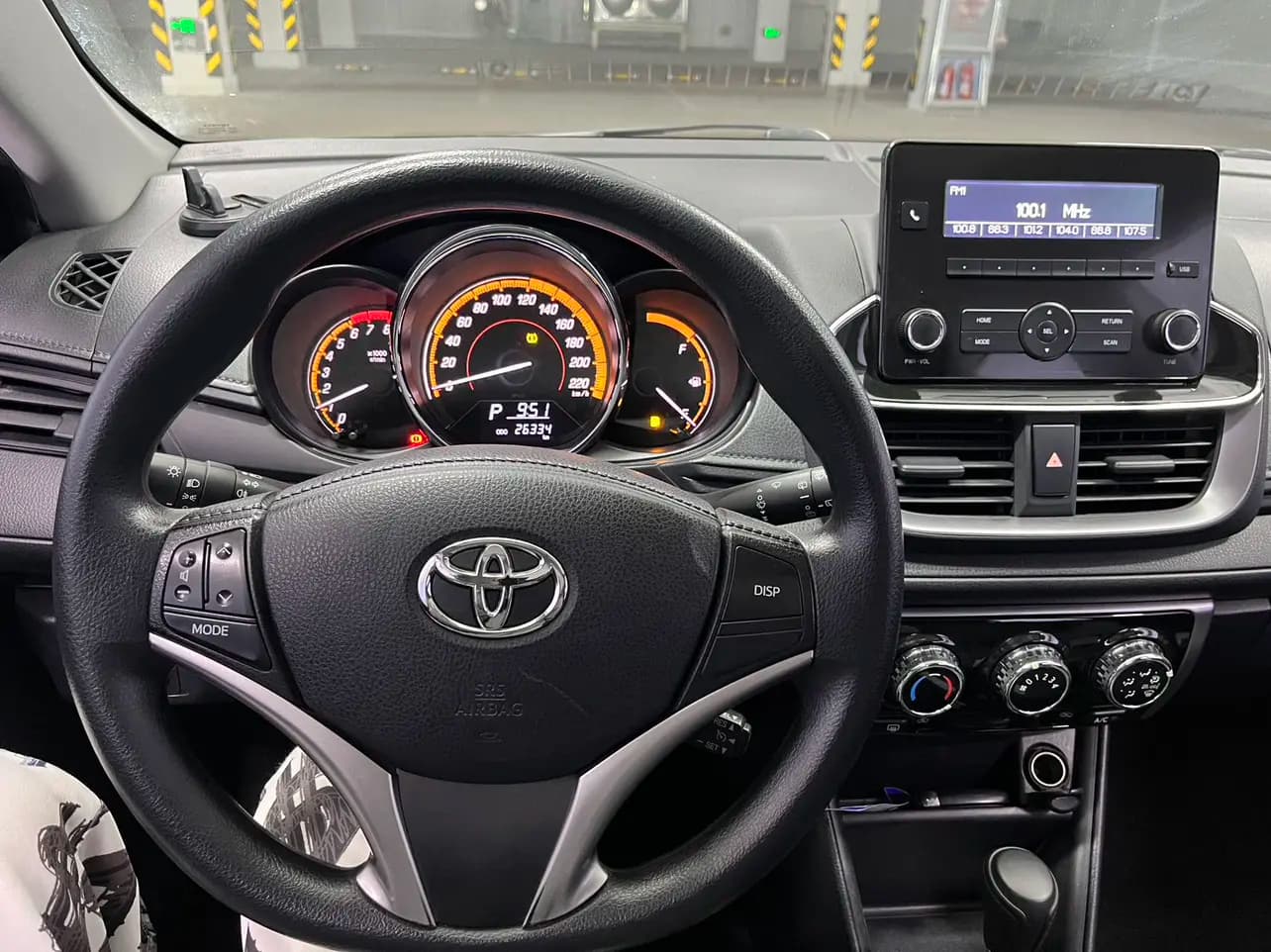 Toyota Yaris L 2023 г. 26331 км. — фото 11