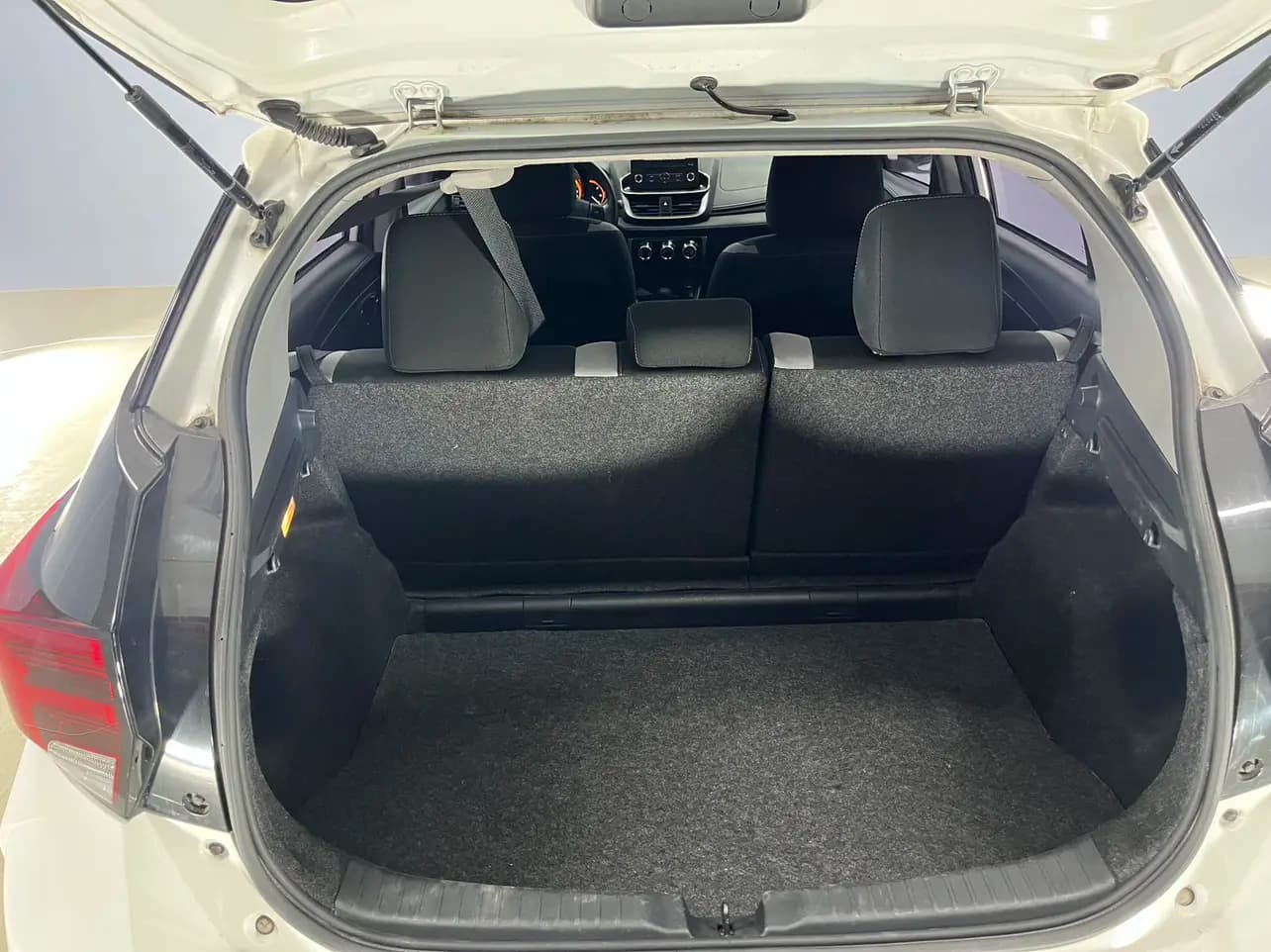 Toyota Yaris L 2023 г. 26331 км. — фото 13