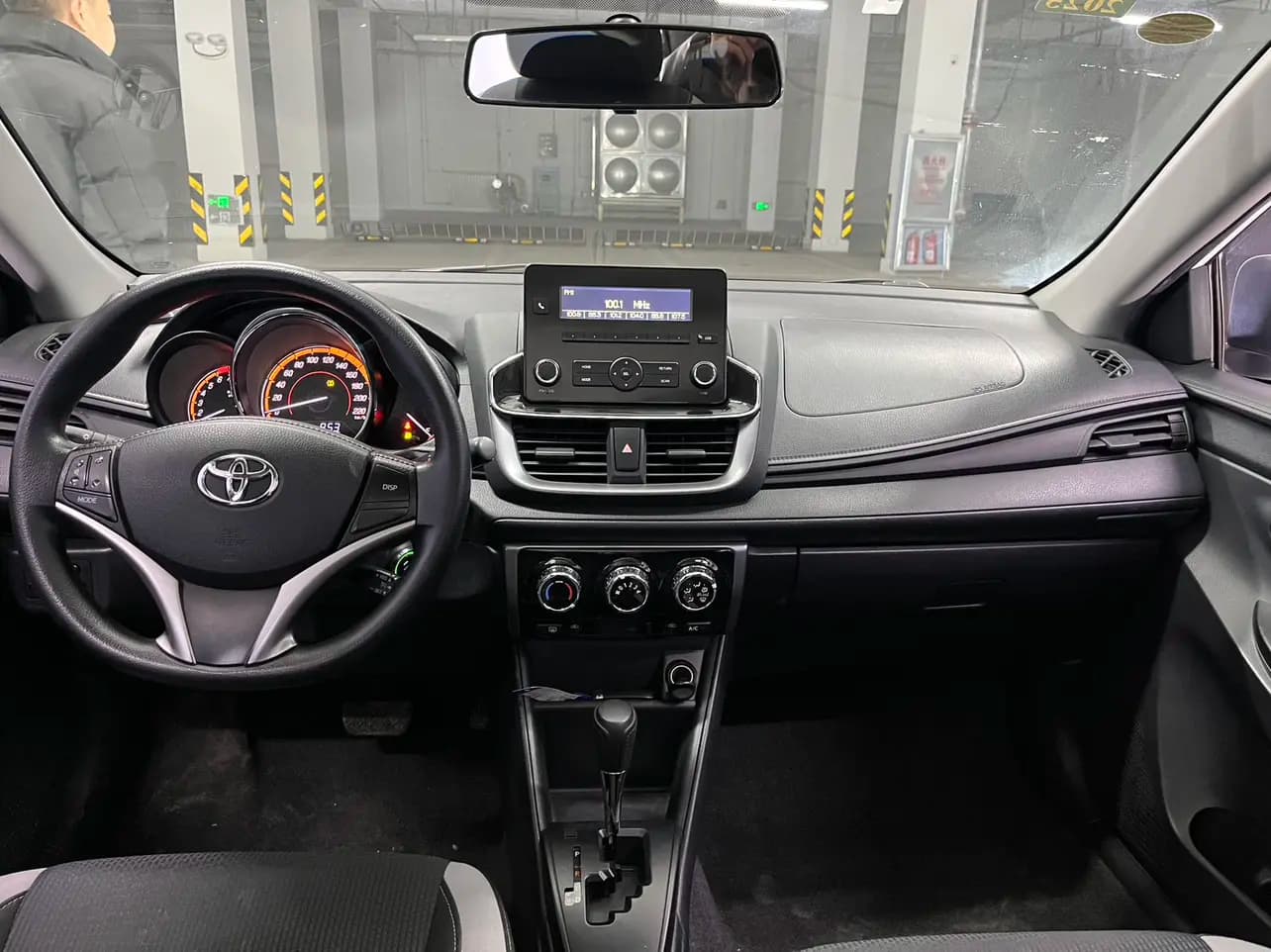 Toyota Yaris L 2023 г. 26331 км. — фото 8