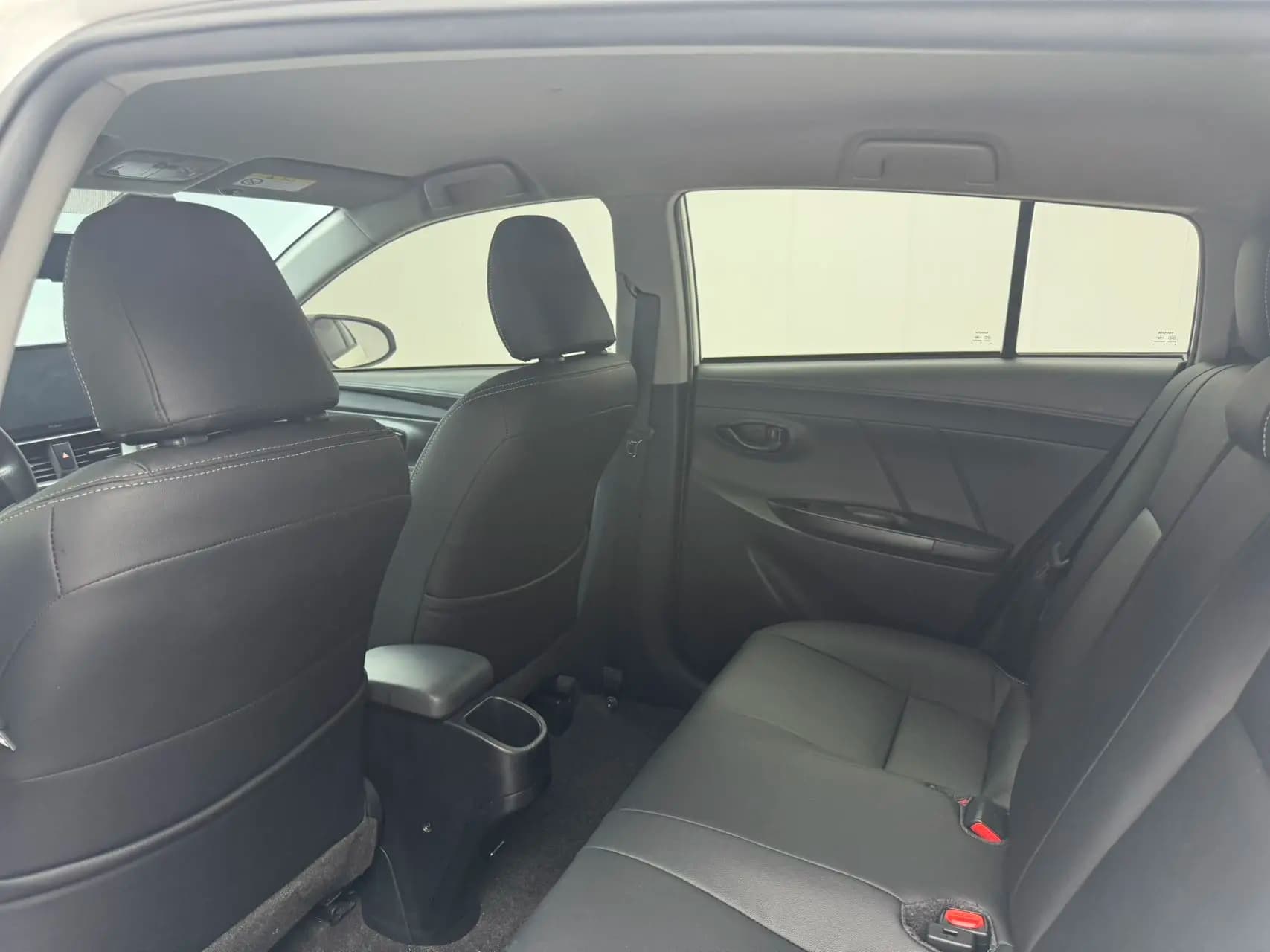 Toyota Yaris L 2022 г. 38032 км. — фото 19
