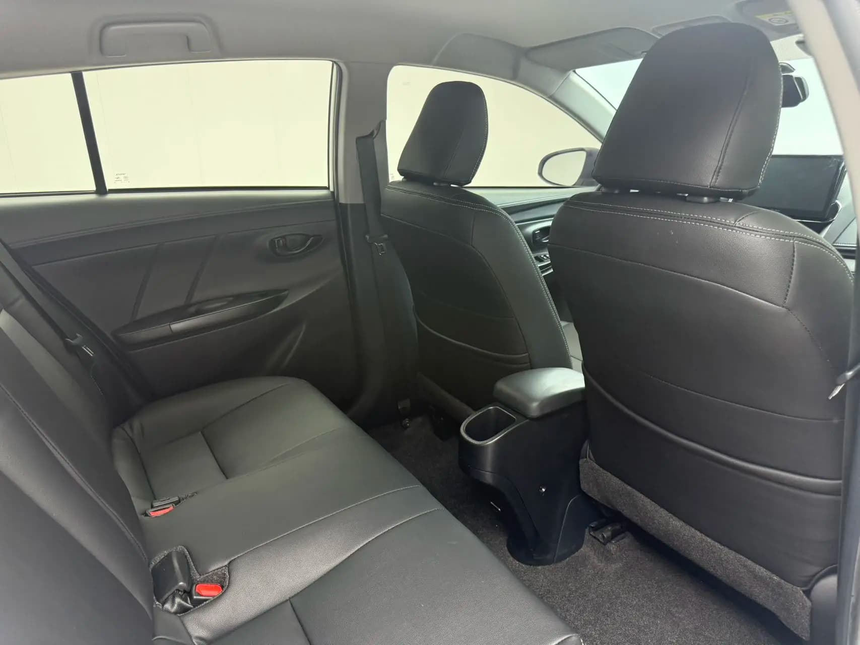Toyota Yaris L 2022 г. 38032 км. — фото 23