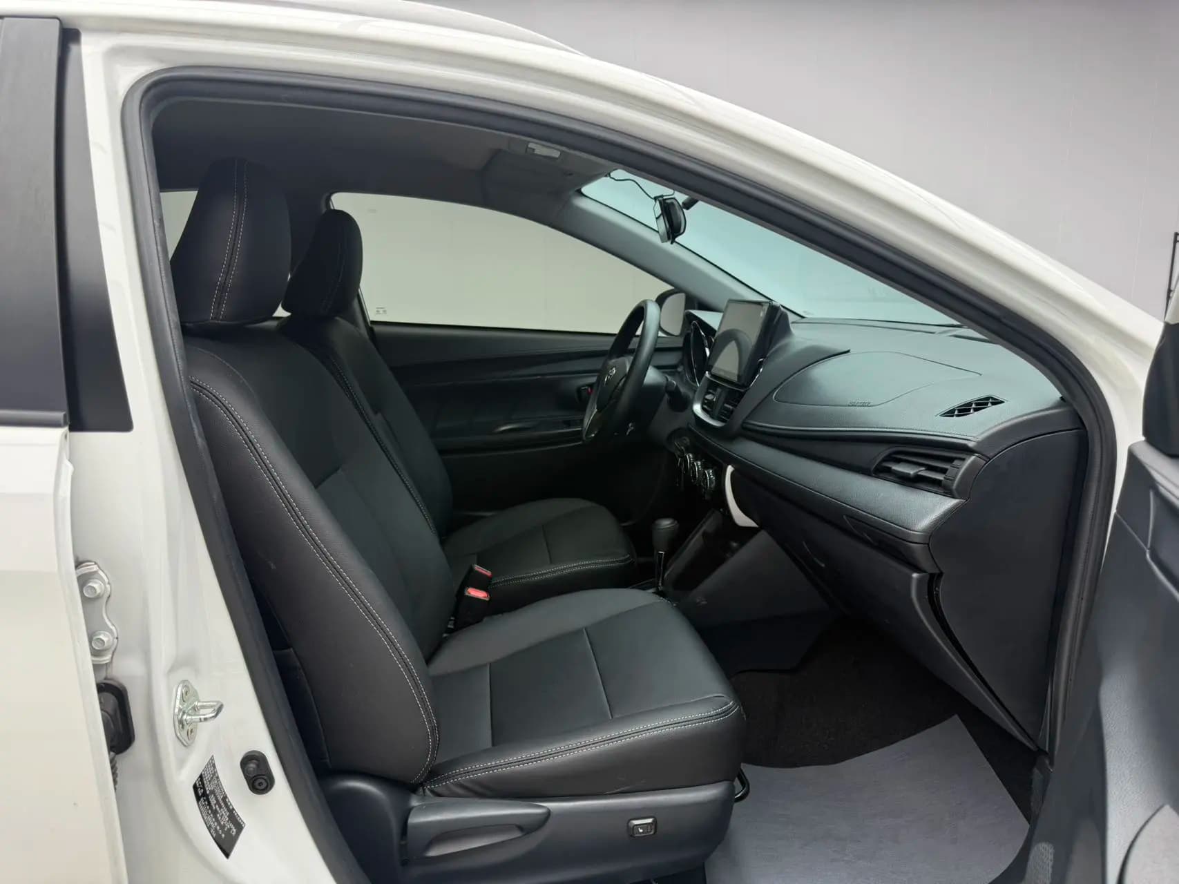 Toyota Yaris L 2022 г. 38032 км. — фото 24