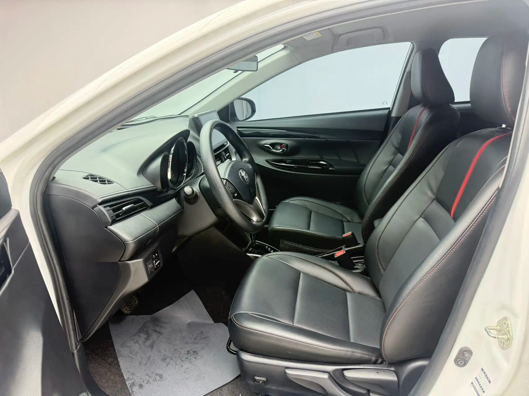 Toyota Yaris L 2022 г. 37036 км. — фото 17