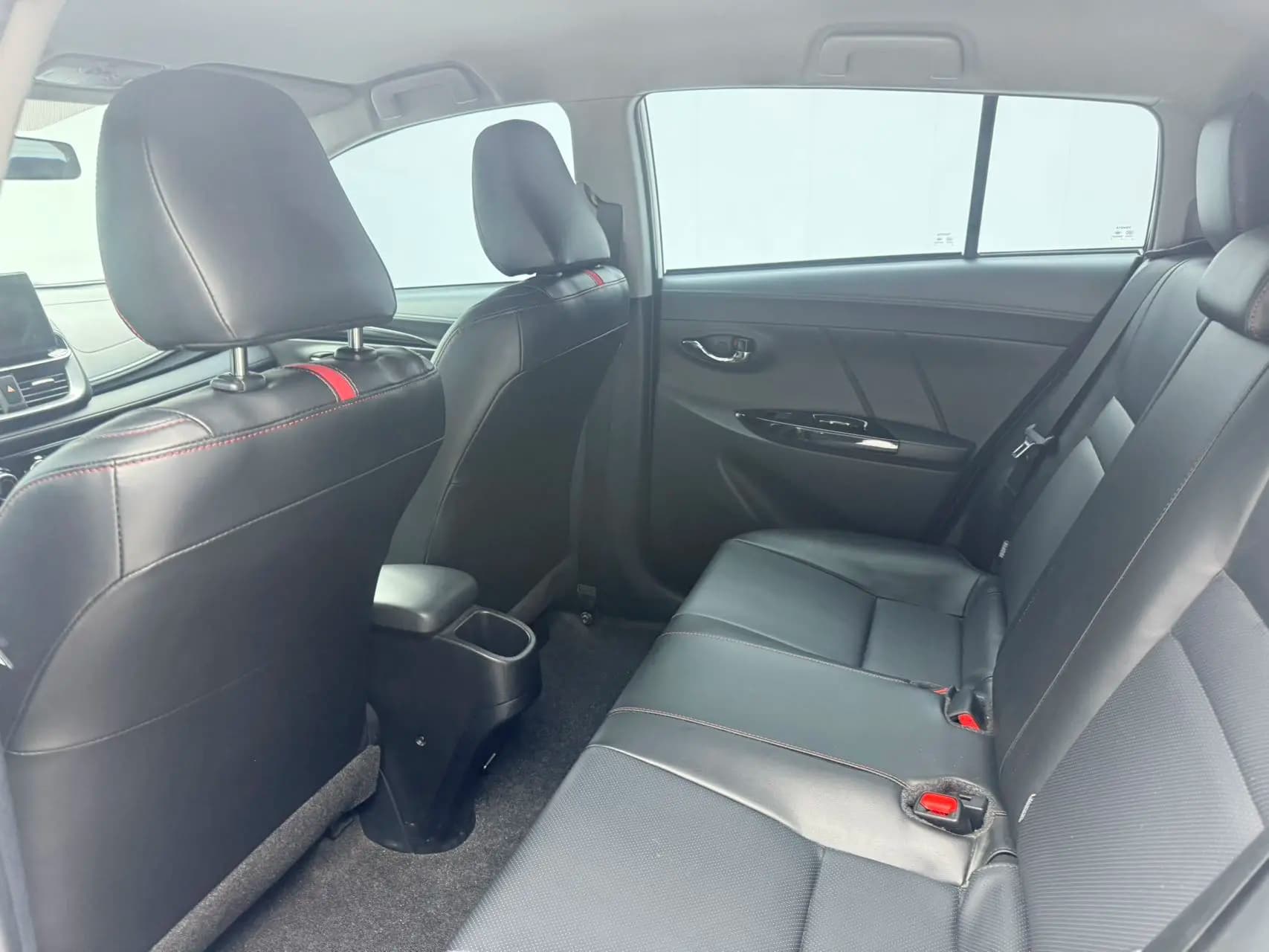 Toyota Yaris L 2022 г. 37036 км. — фото 18