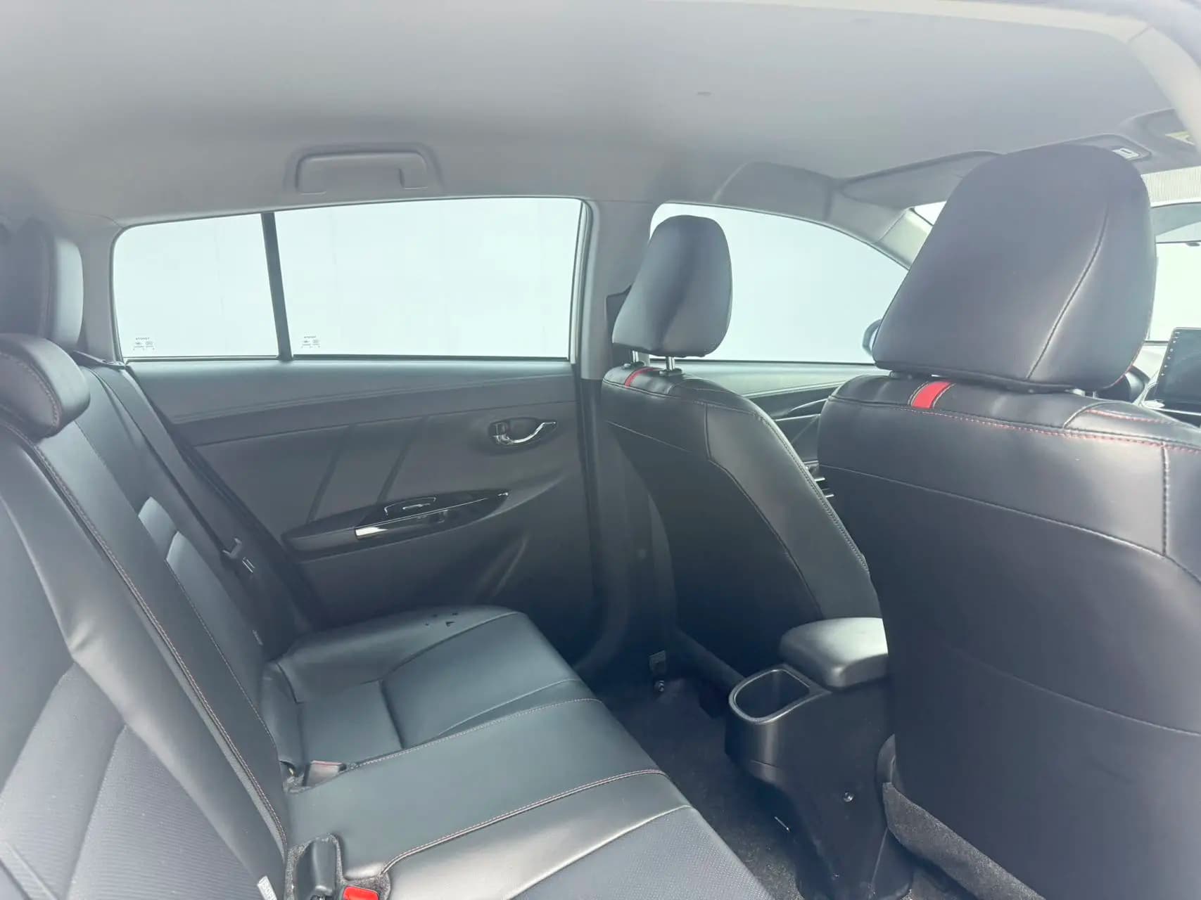 Toyota Yaris L 2022 г. 37036 км. — фото 22