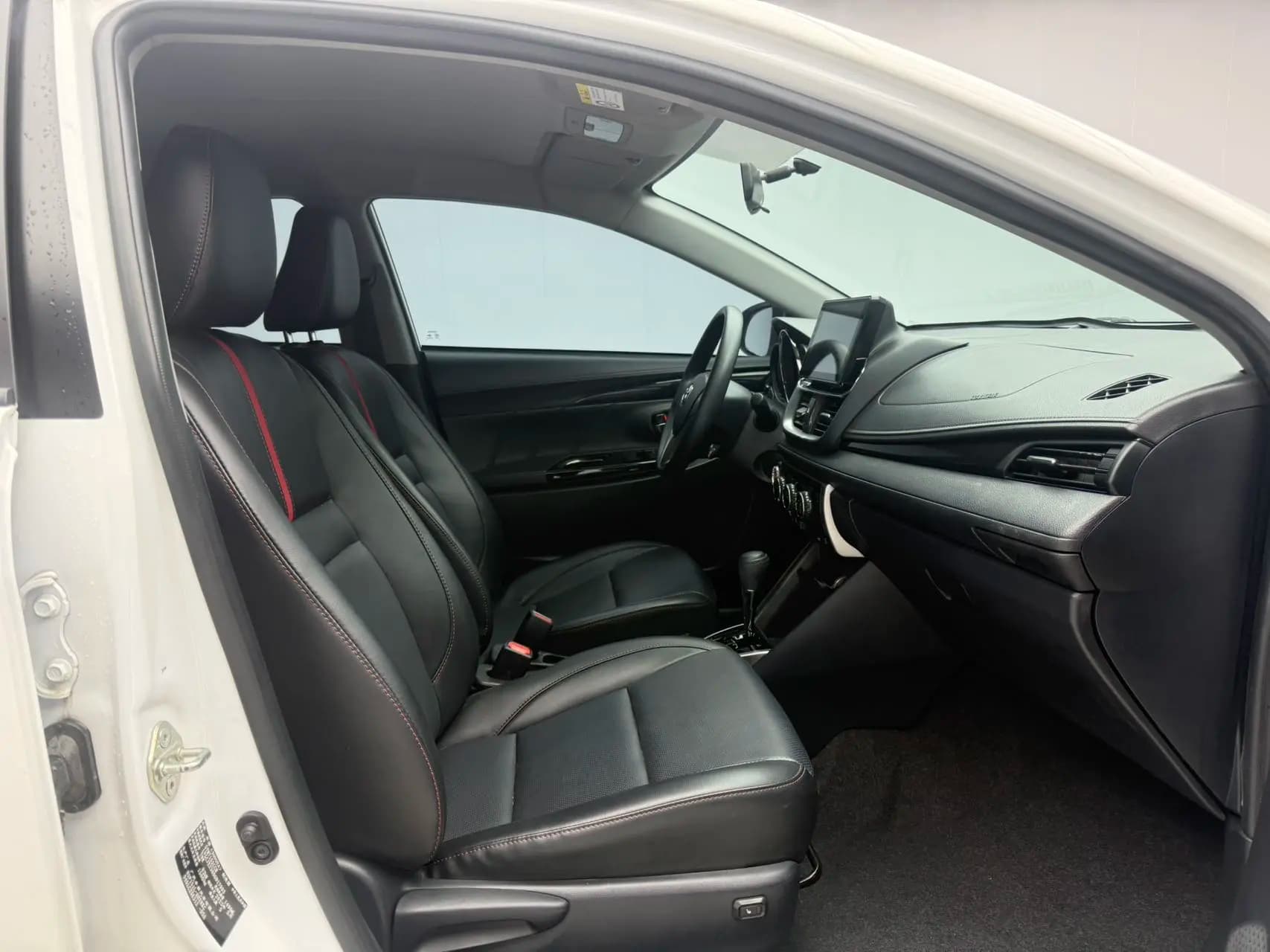 Toyota Yaris L 2022 г. 37036 км. — фото 23