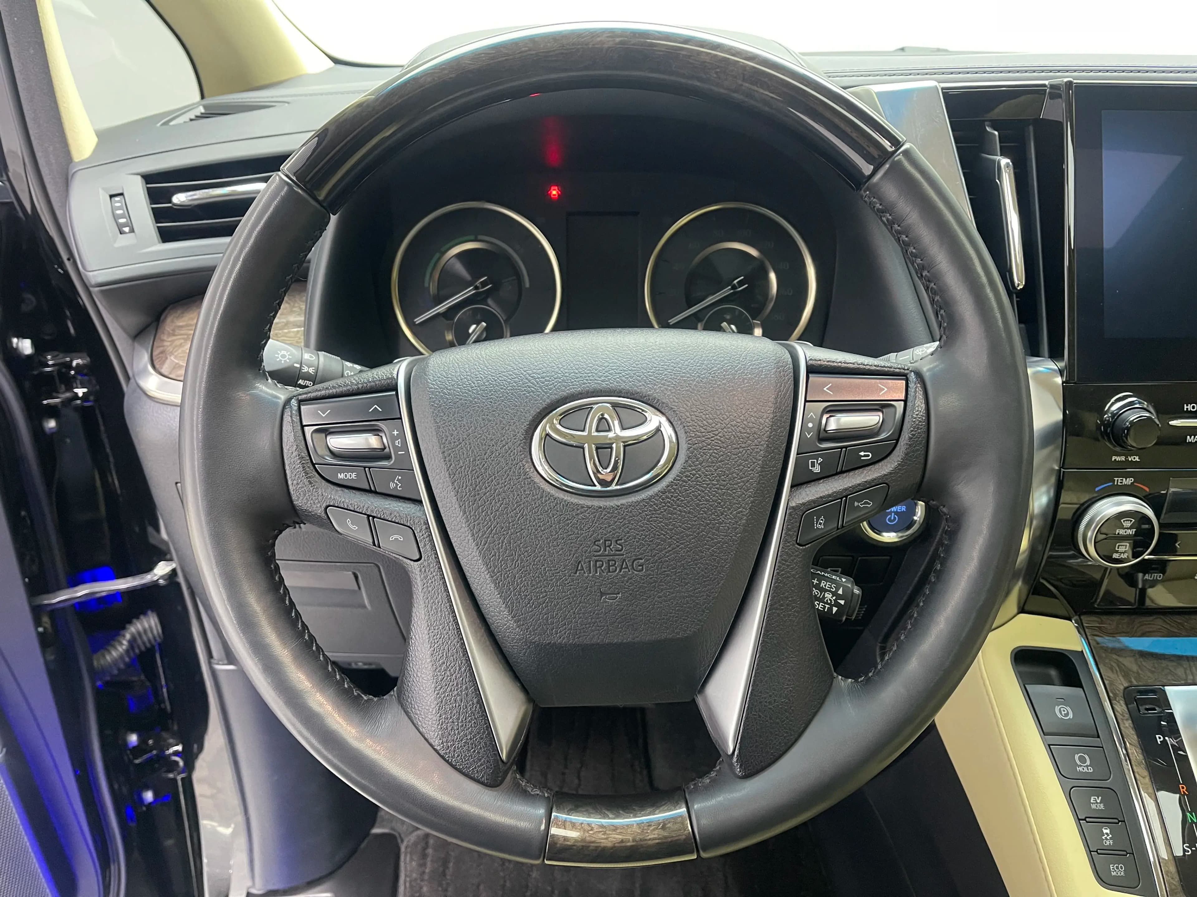 Toyota Crown Wellfire 2023 г. 38484 км. — фото 12