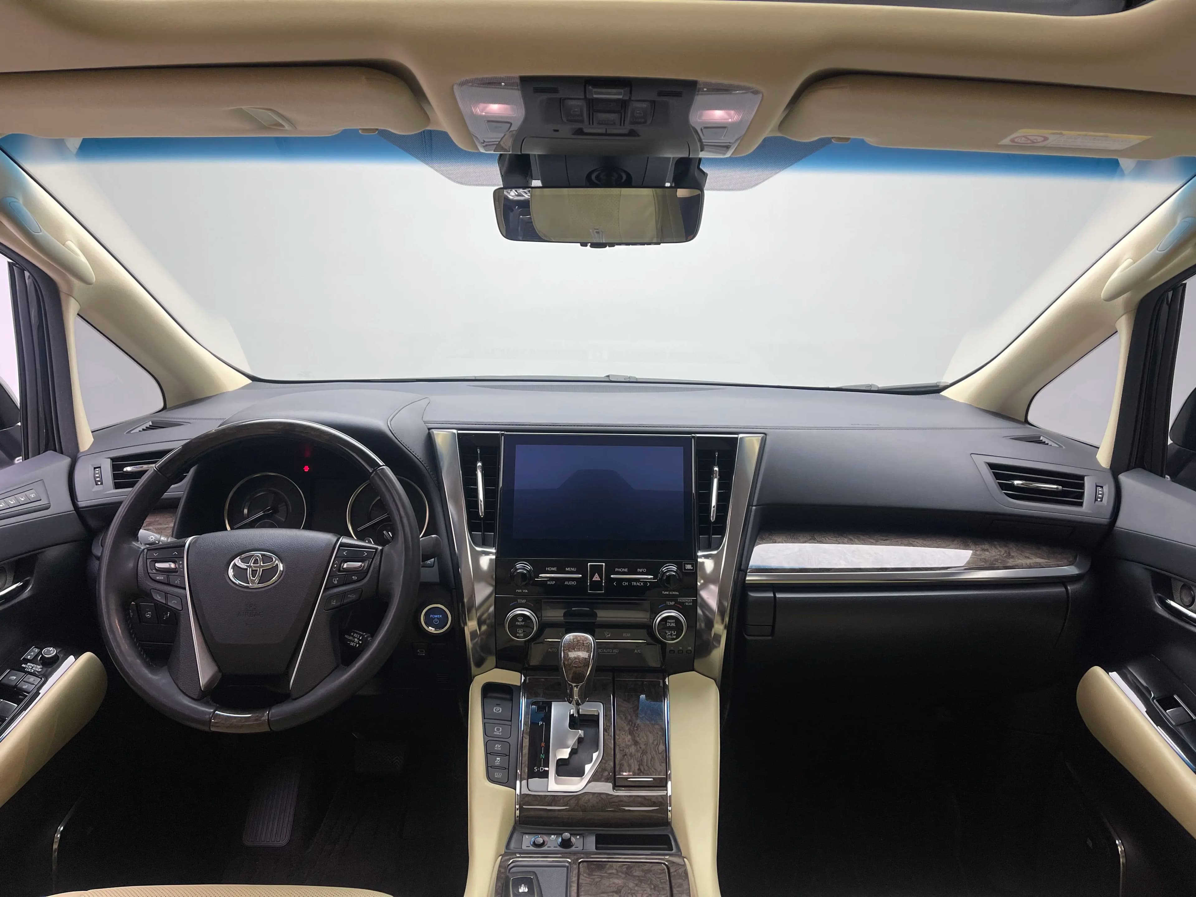 Toyota Crown Wellfire 2023 г. 38484 км. — фото 10