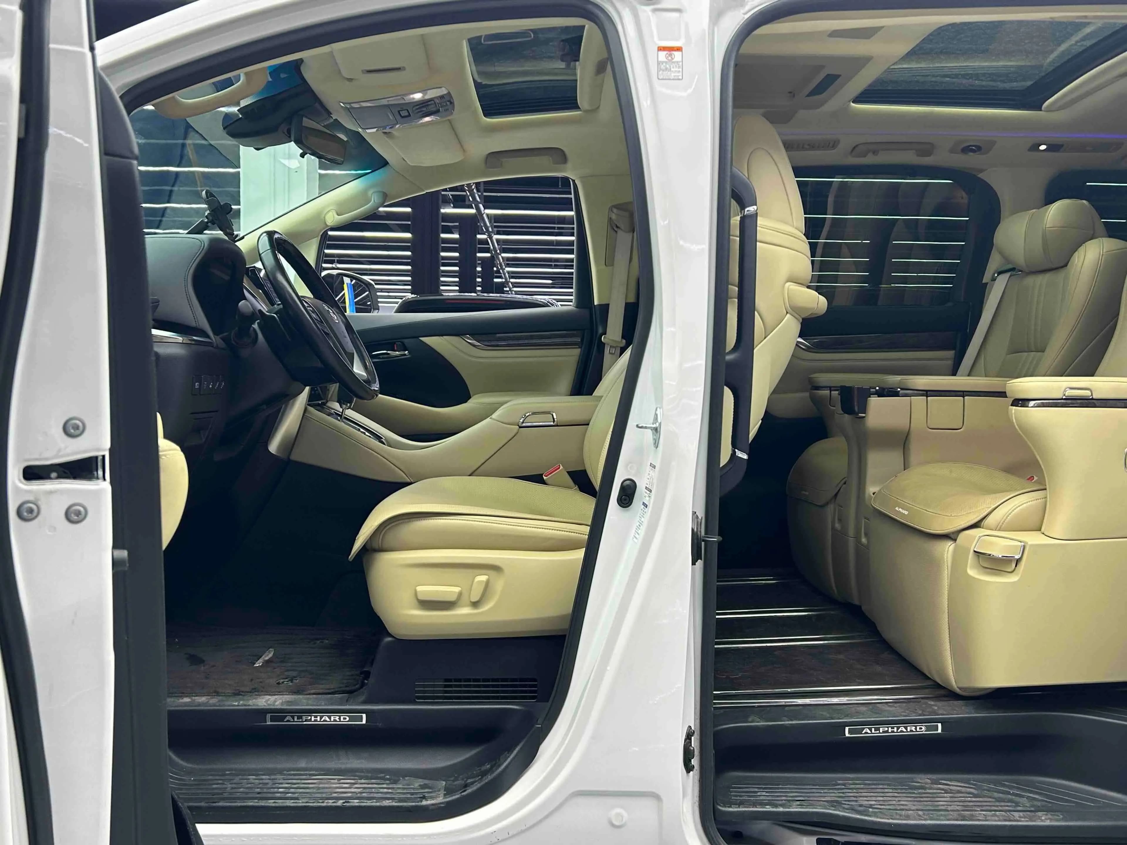 Toyota Alphard 2022 г. 52022 км. — фото 14