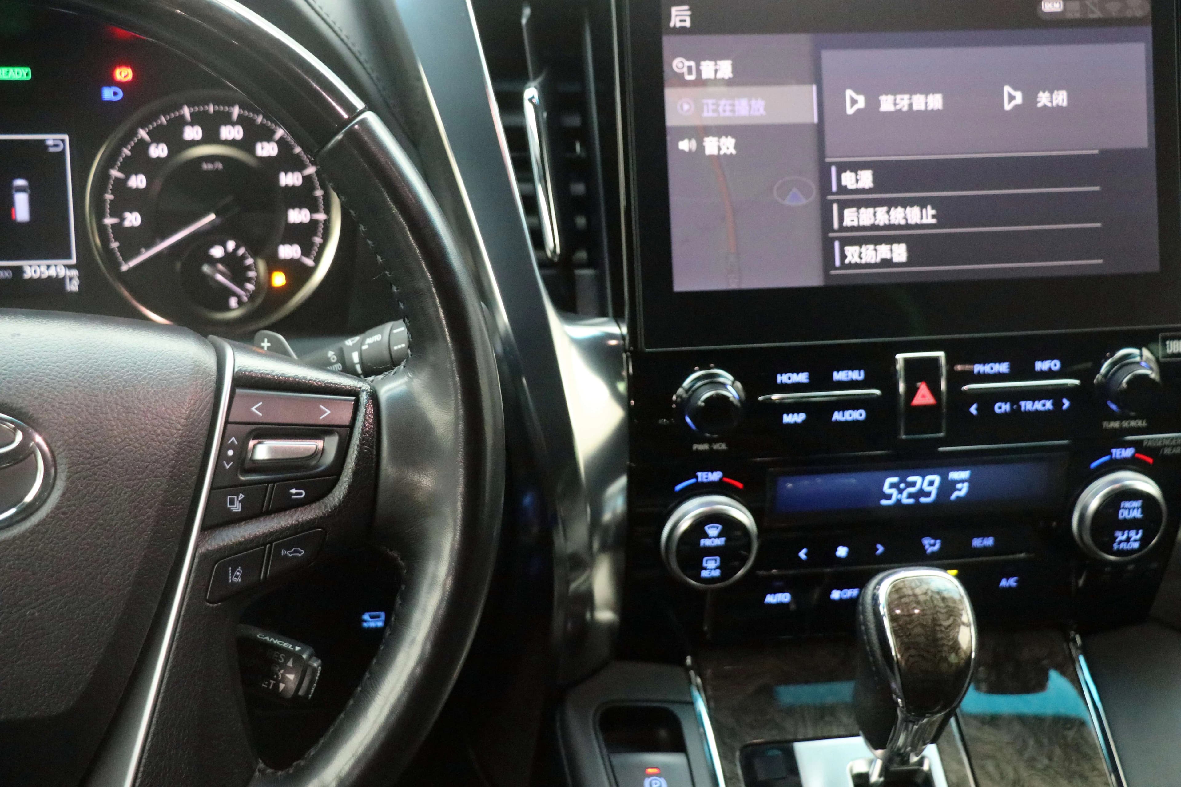Toyota Alphard 2022 г. 50023 км. — фото 14