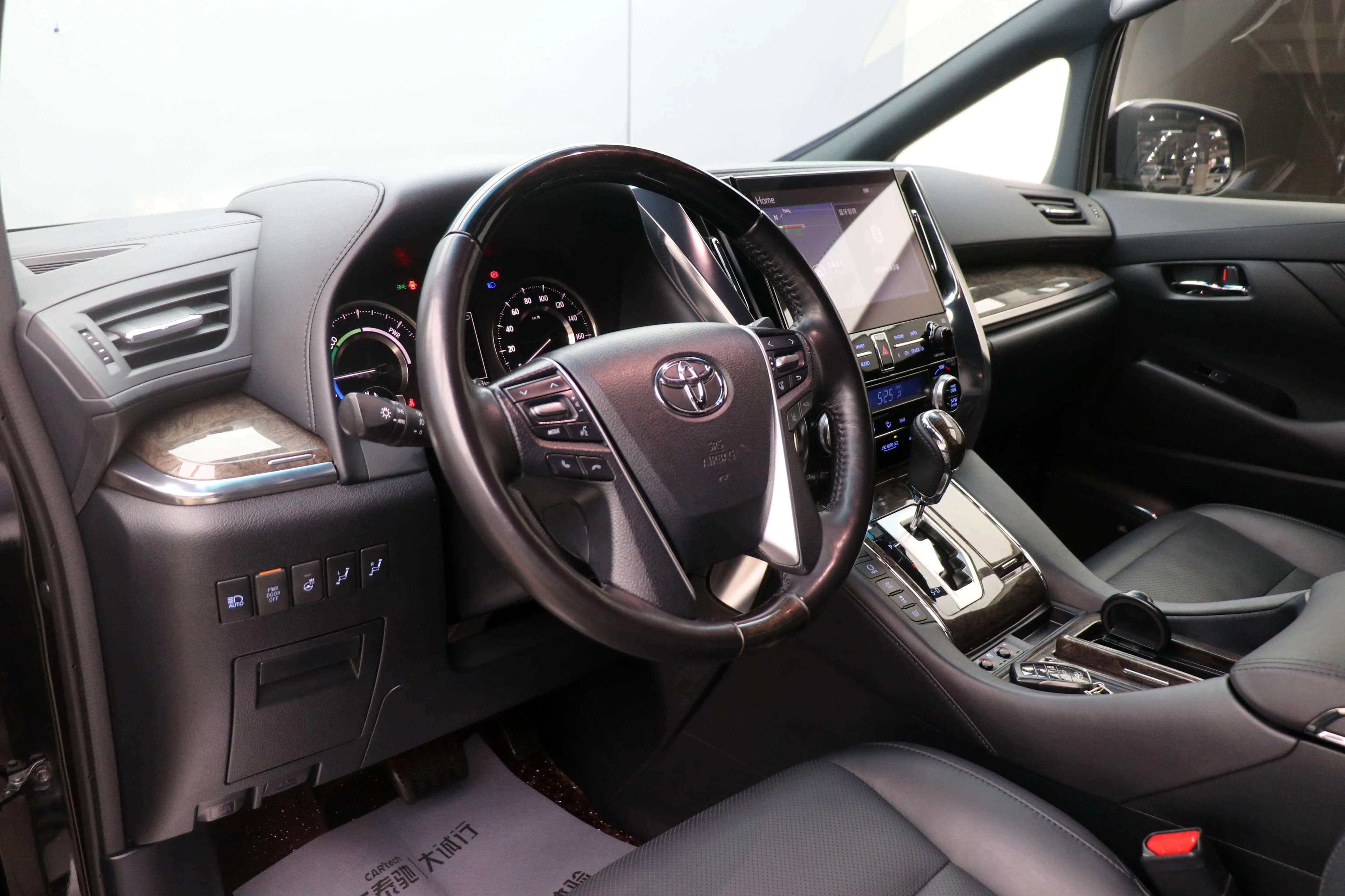 Toyota Alphard 2022 г. 50023 км. — фото 17