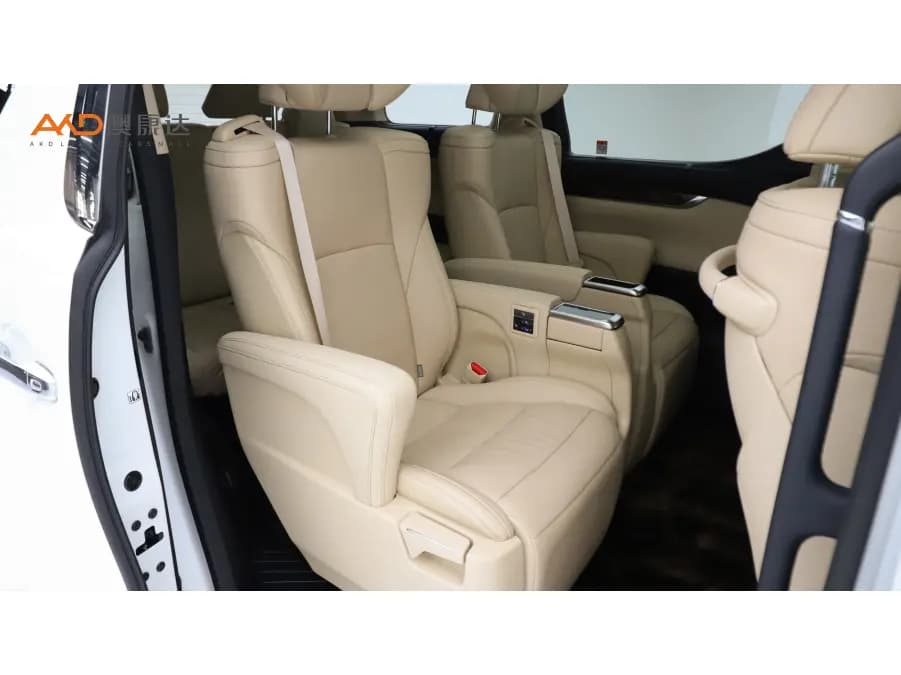 Toyota Alphard 2023 г. 46924 км. — фото 7