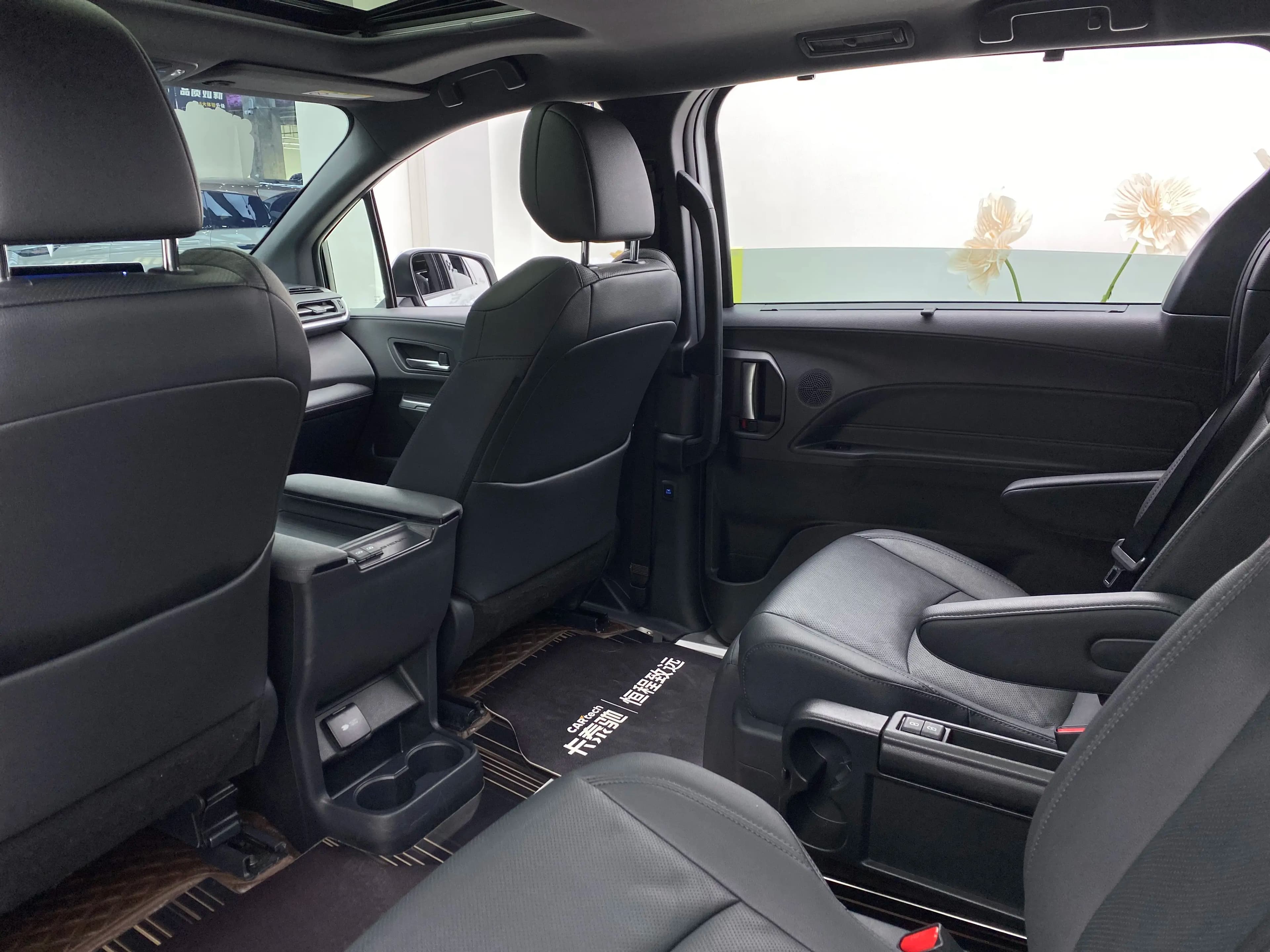 Toyota Sienna 2022 г. 27244 км. — фото 25
