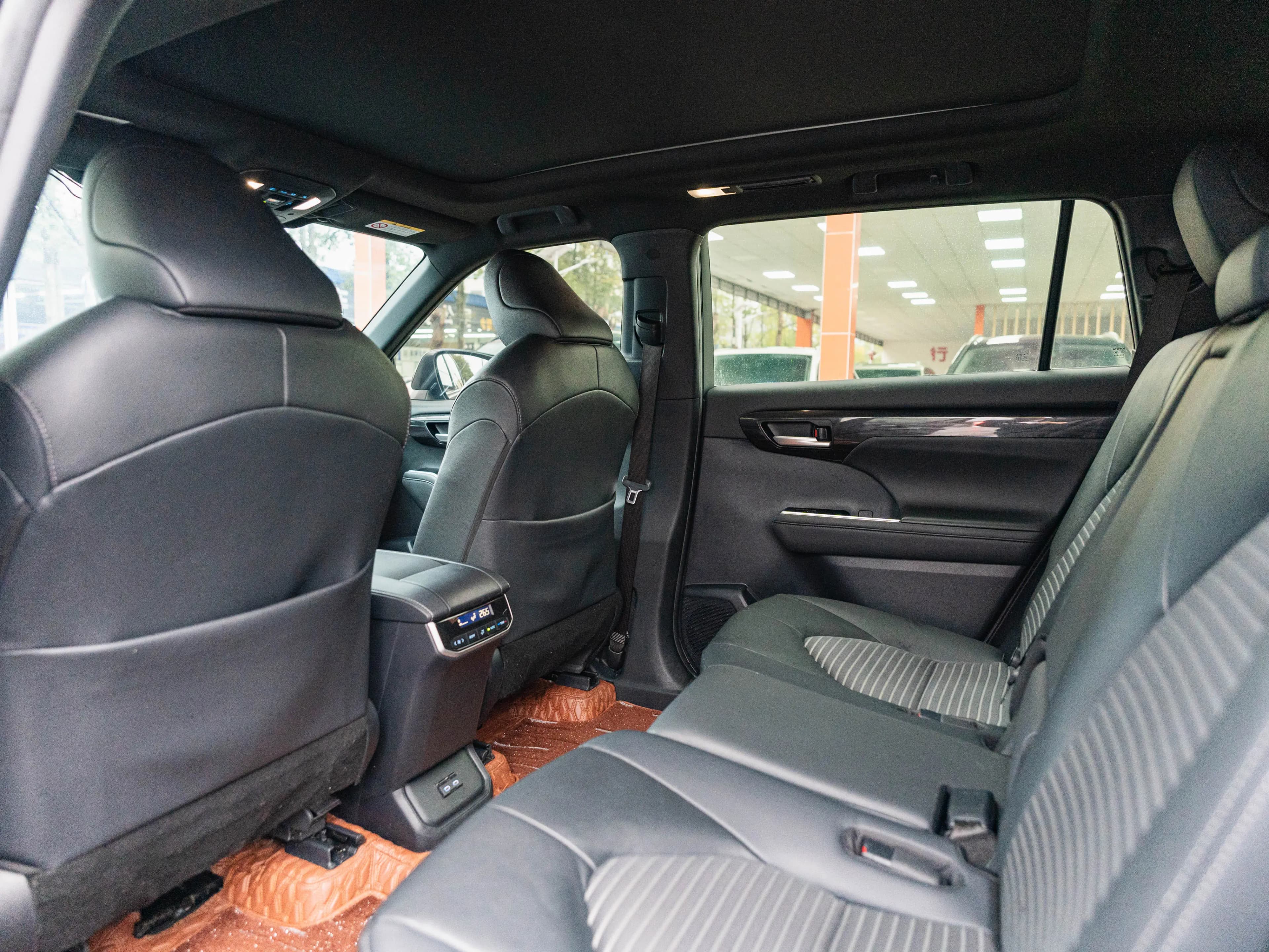 Toyota Crown Kluger 2021 г. 68140 км. — фото 11