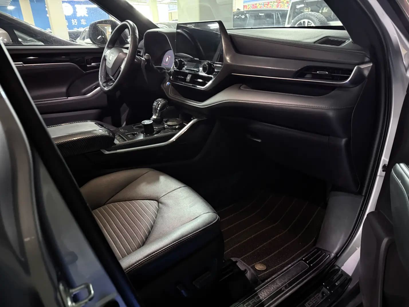 Toyota Crown Kluger 2021 г. 77141 км. — фото 11