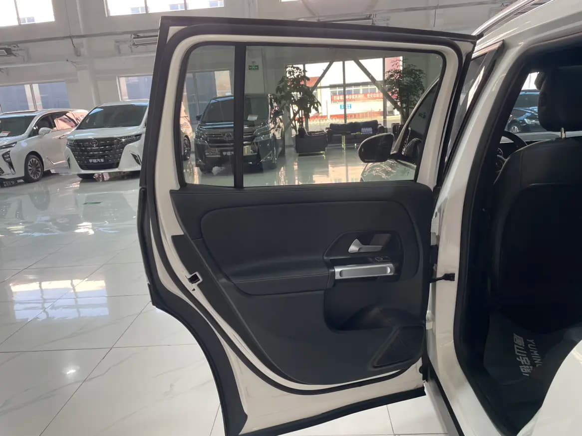Mercedes-Benz GLB 2024 г. 20485 км. — фото 30