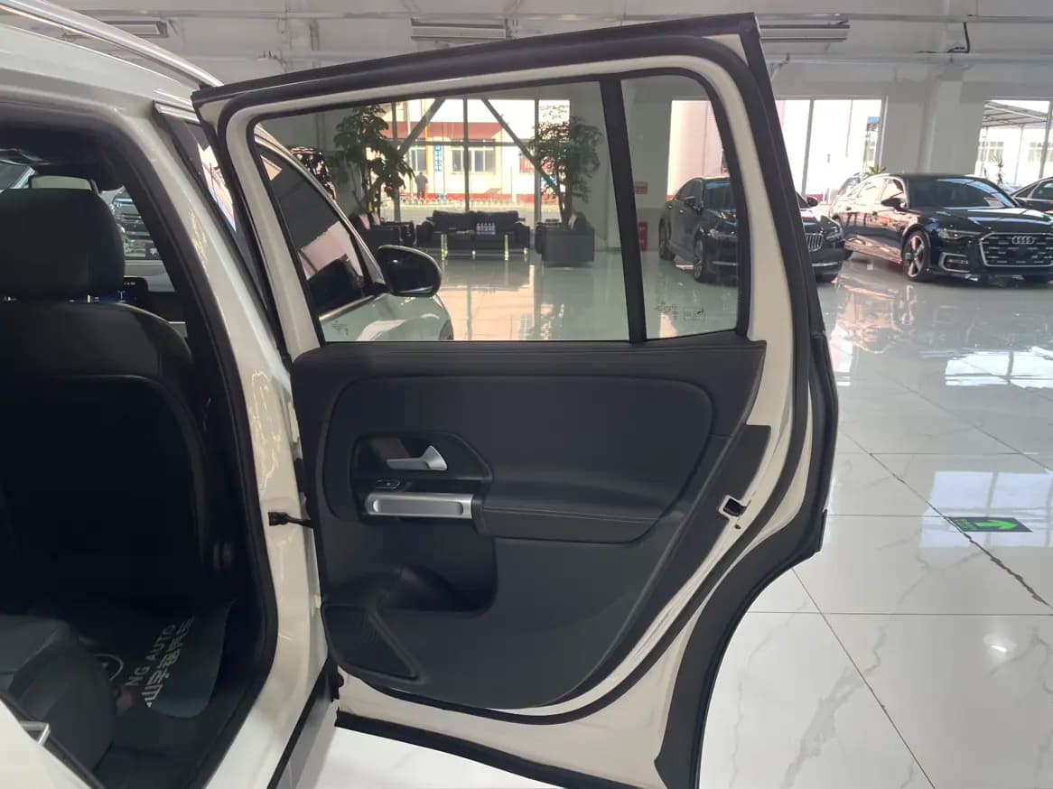 Mercedes-Benz GLB 2024 г. 20485 км. — фото 32