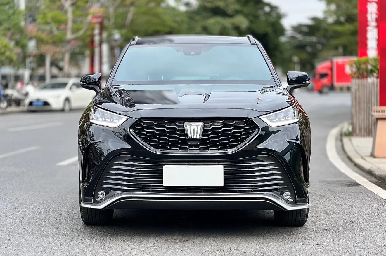 Toyota Crown Kluger 2025 г. 14842 км. — фото 2