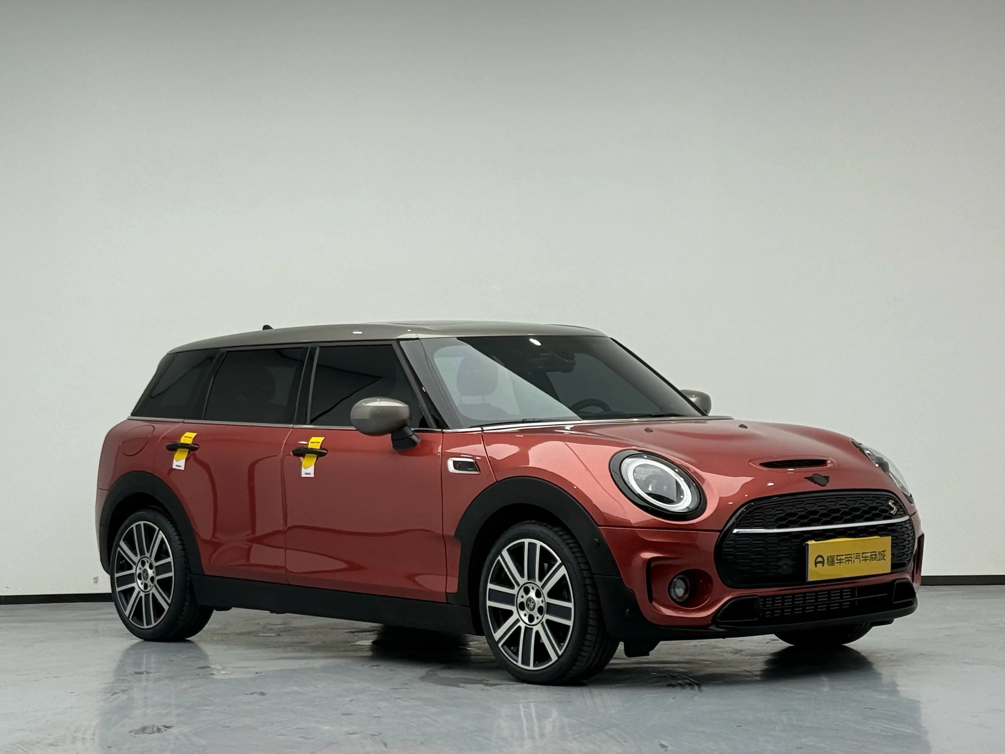 MINI CLUBMAN 2024 г. 12621 км. — фото 3