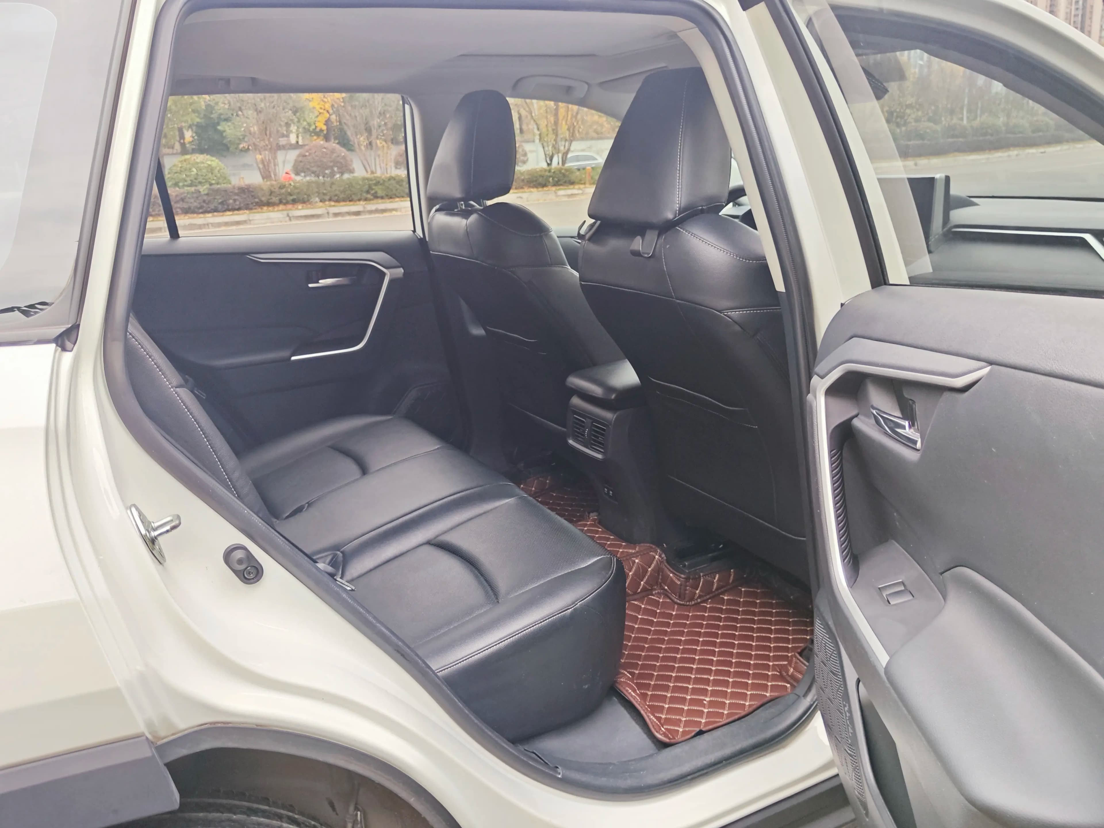 Toyota RAV4 2021 г. 46083 км. — фото 17