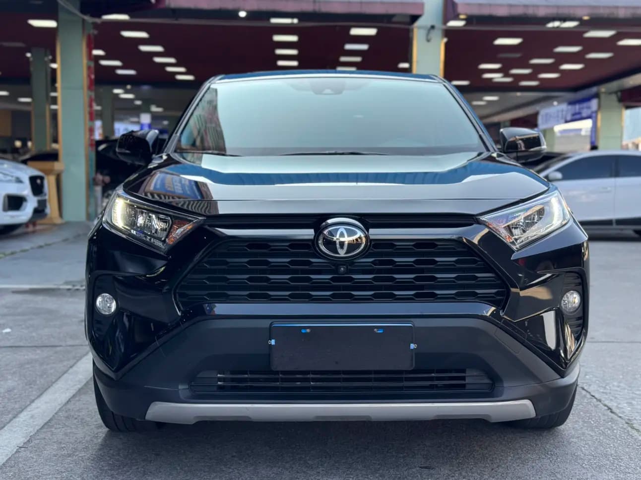 Toyota RAV4 2022 г. 72084 км. — фото 2