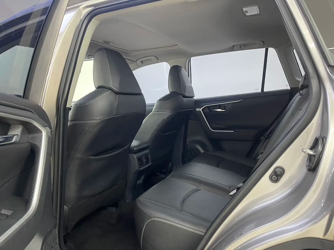 Toyota RAV4 2021 г. 44085 км. — фото 9