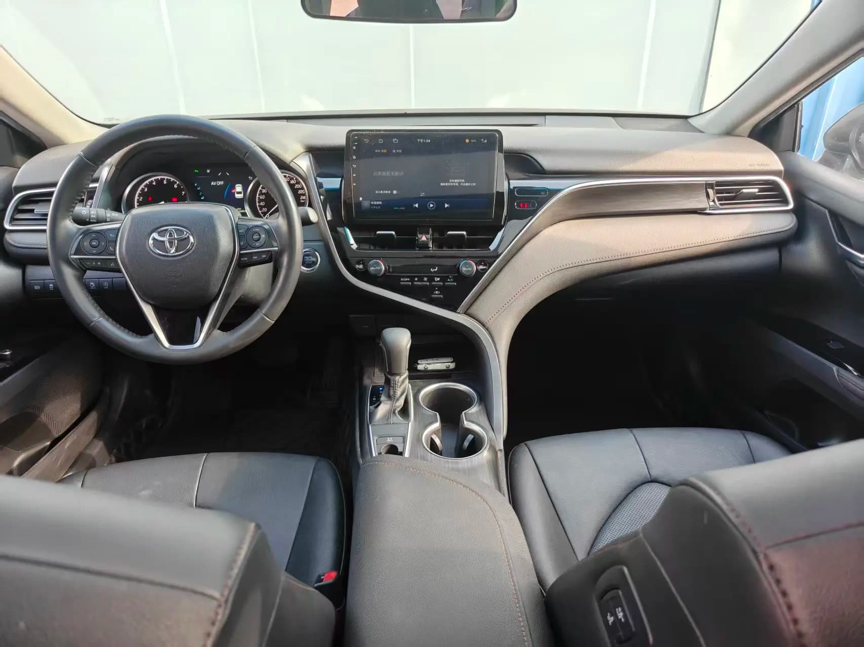 Toyota Camry 2021 г. 56043 км. — фото 3