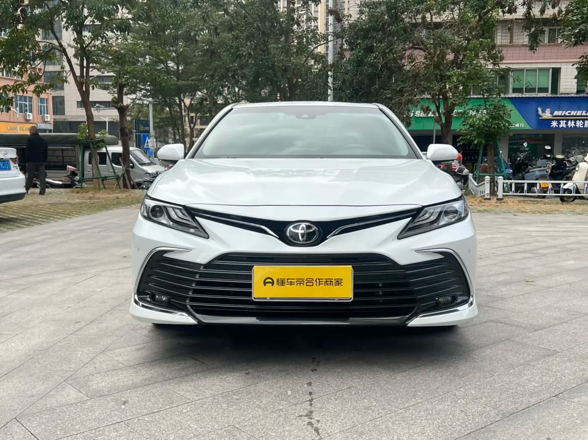 Toyota Camry 2023 г. 22044 км. — фото 2