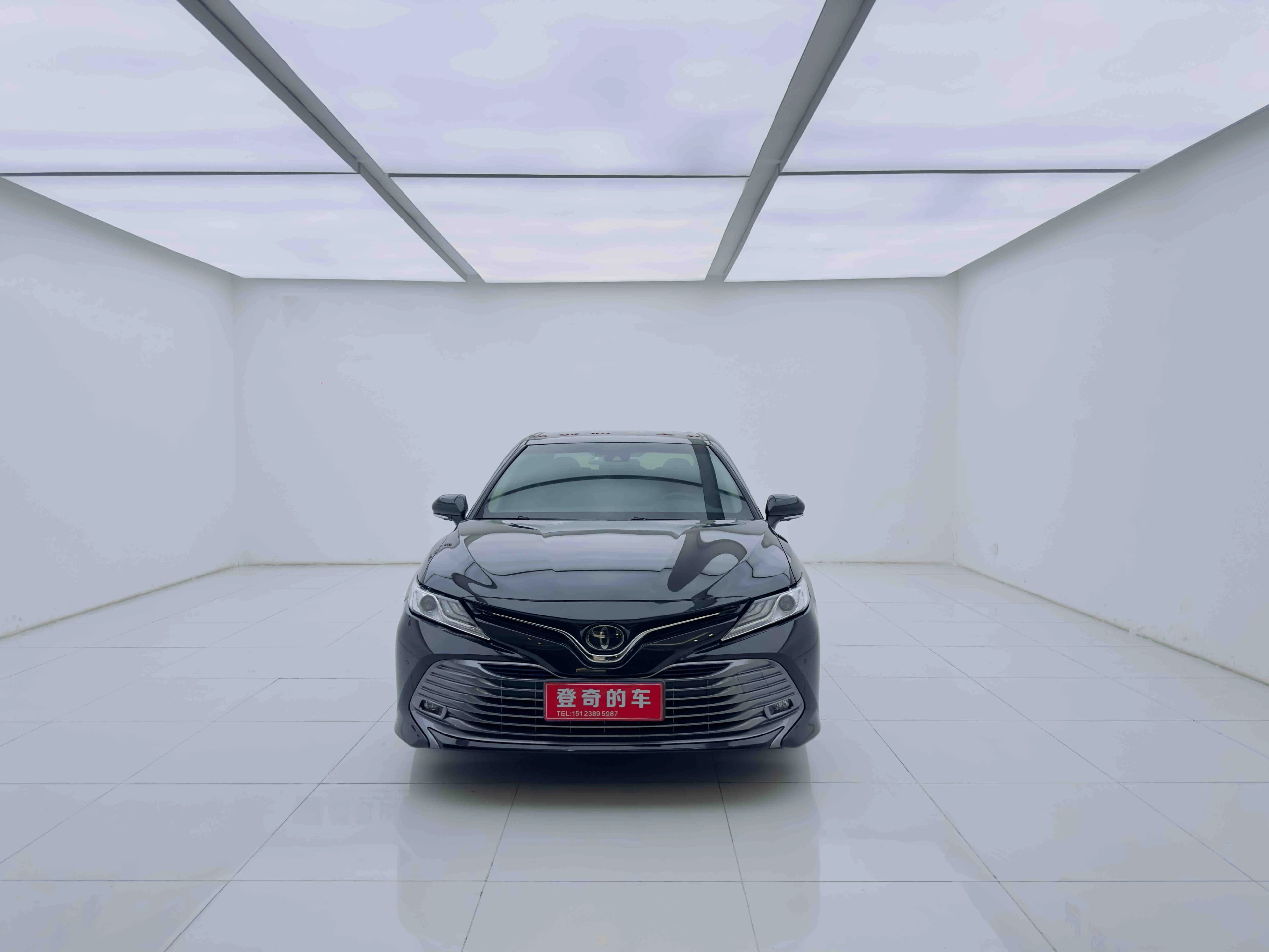 Toyota Camry 2021 г. 99545 км. — фото 2