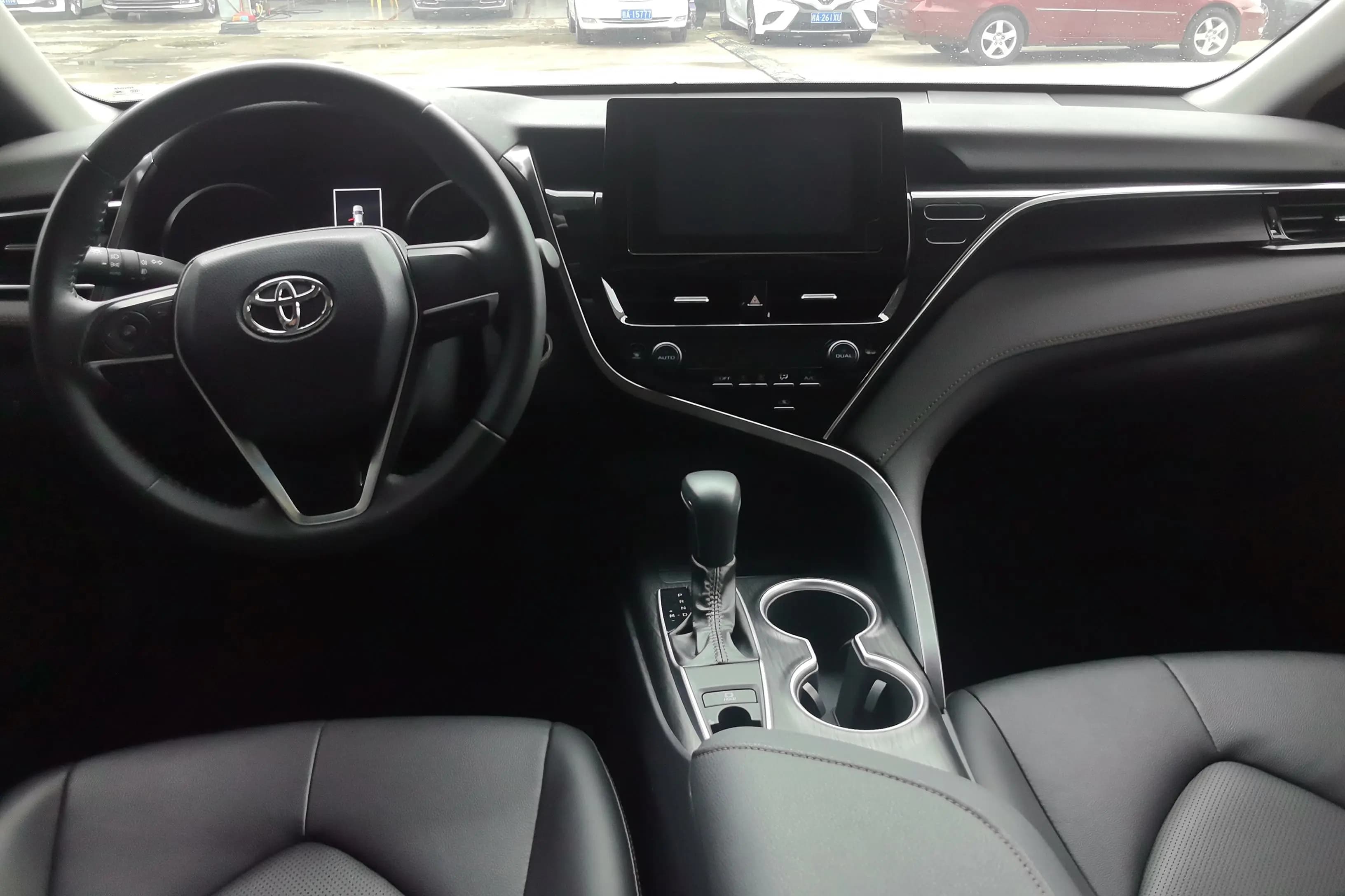 Toyota Camry 2023 г. 46546 км. — фото 12