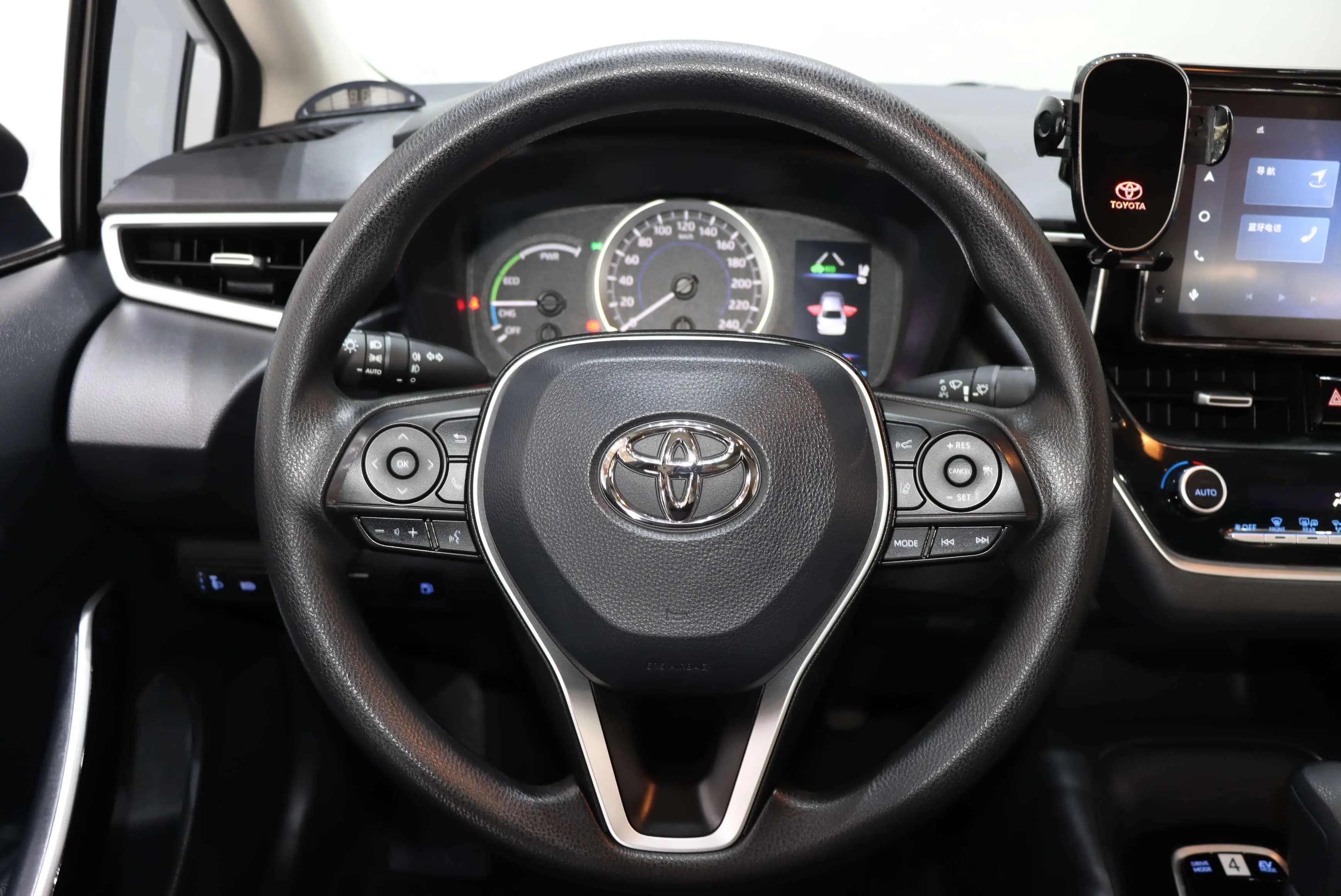 Toyota Corolla 2023 г. 35120 км. — фото 13