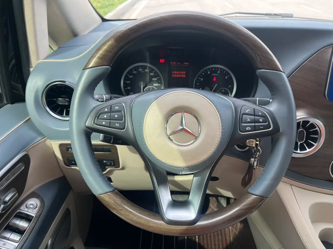 Mercedes-Benz Vito 2022 г. 37859 км. — фото 15
