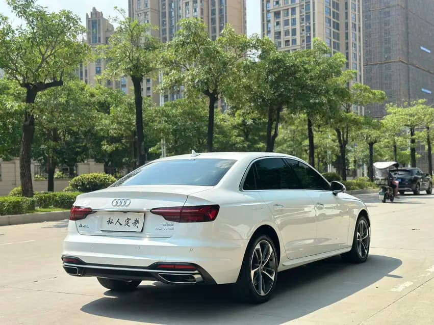 Audi A4L 2022 г. 44014 км. — фото 7