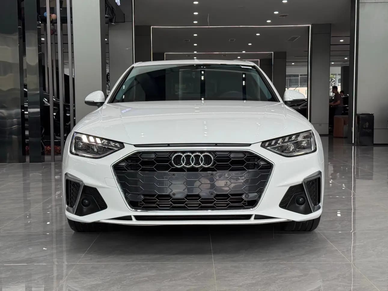 Audi A4L 2021 г. 61013 км. — фото 2