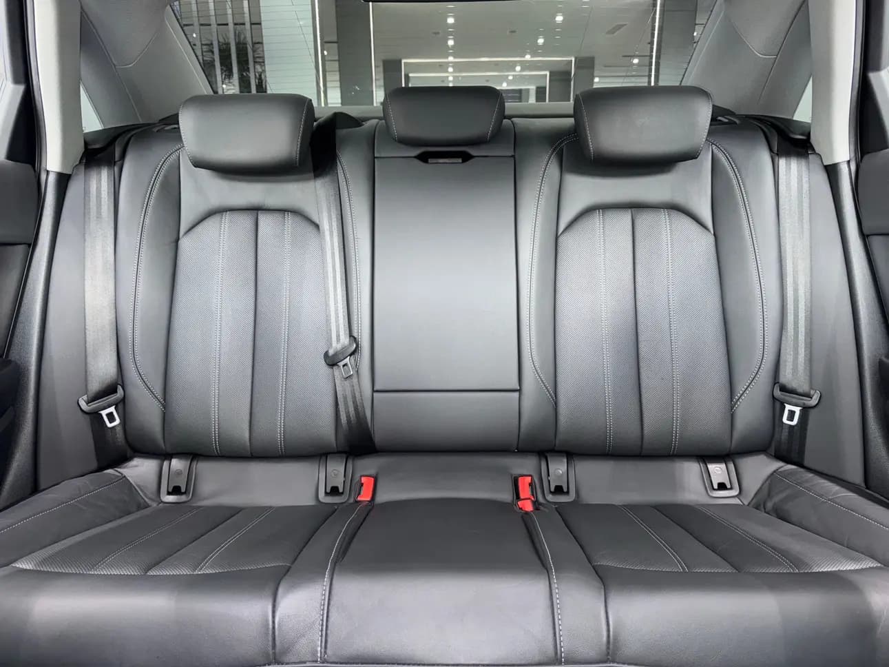 Audi A4L 2021 г. 61013 км. — фото 11