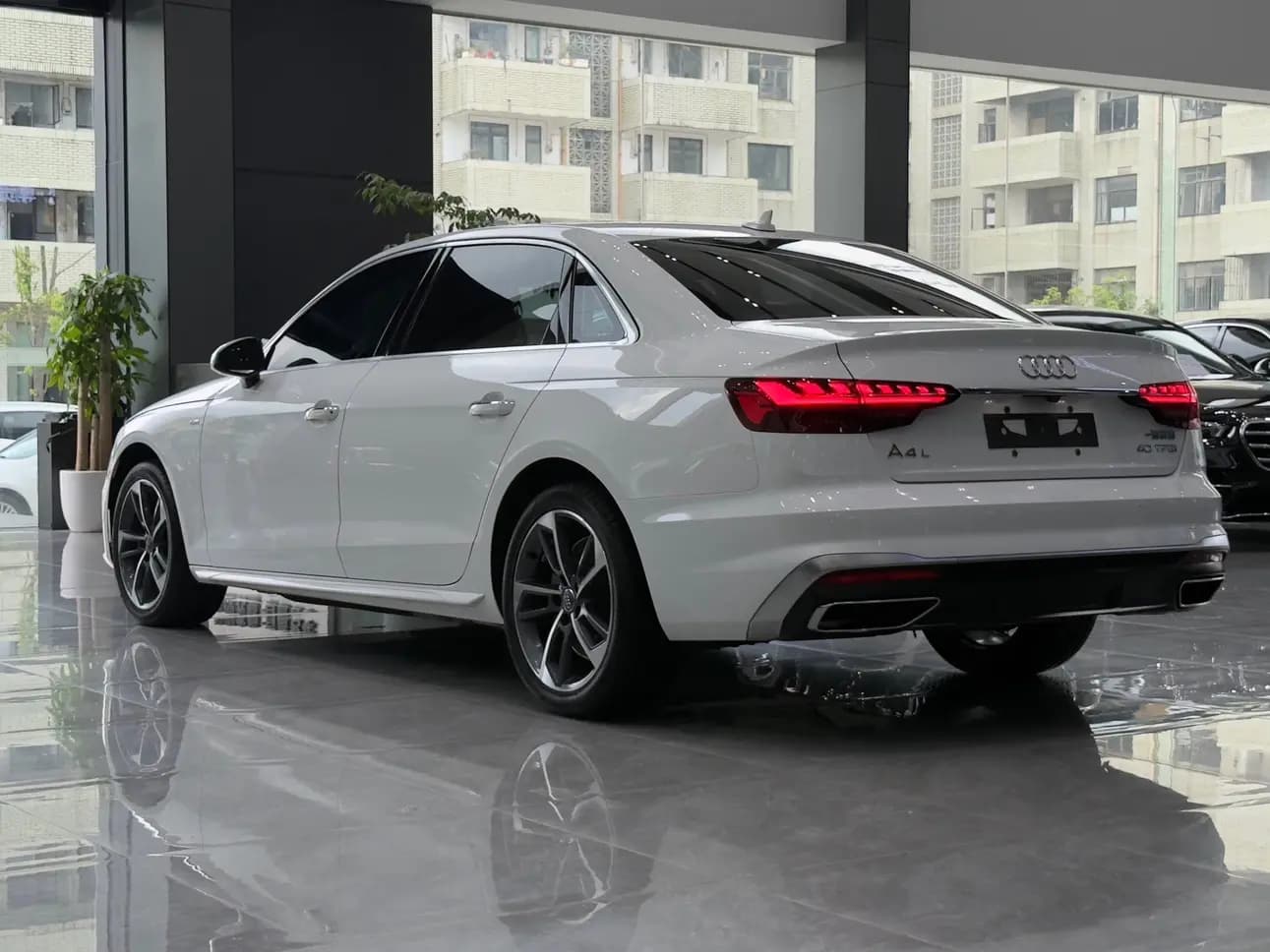 Audi A4L 2021 г. 61013 км. — фото 3