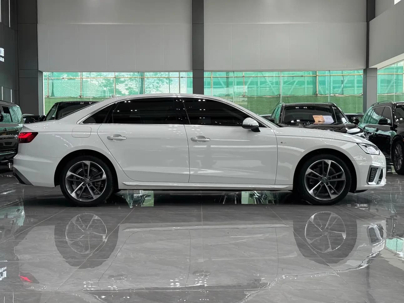 Audi A4L 2021 г. 61013 км. — фото 5