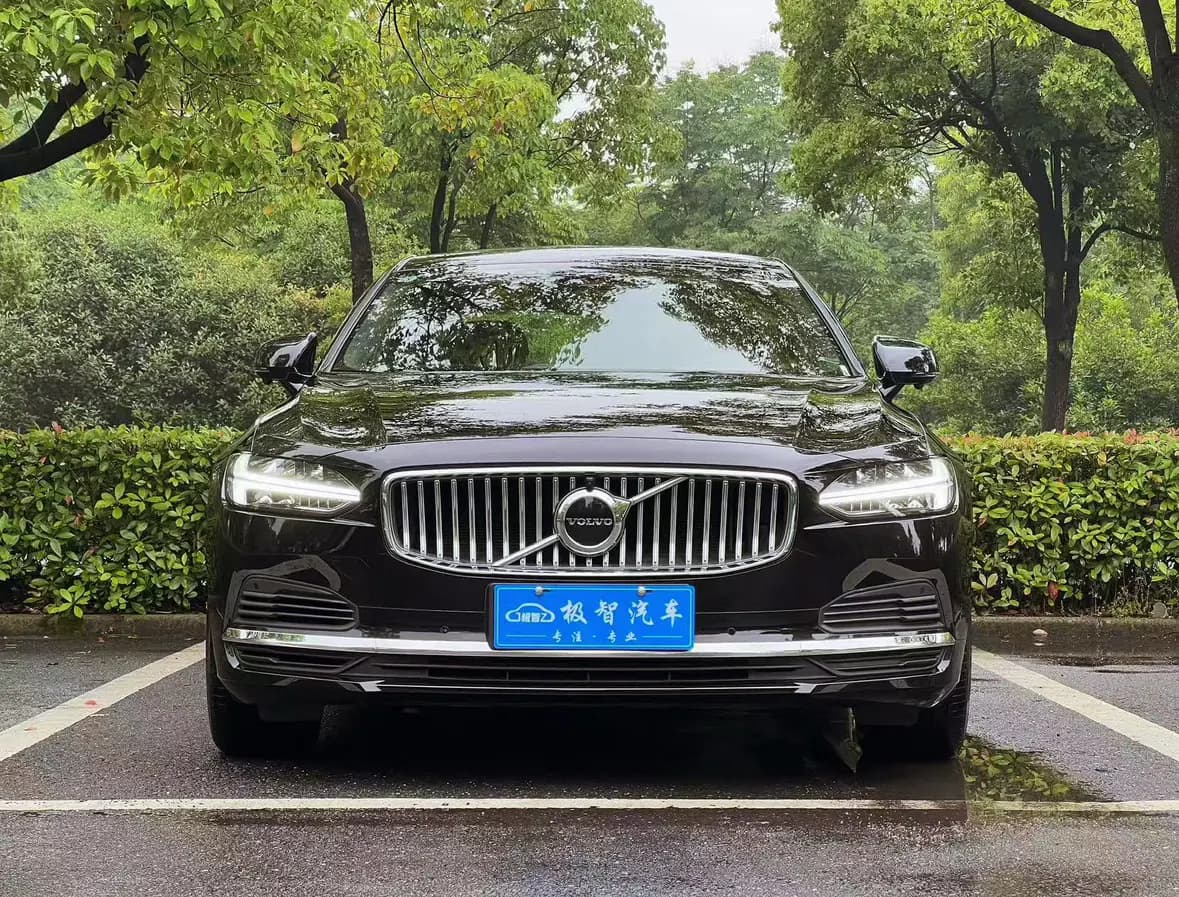 Volvo S90 PHEV 2023 г. 31013 км. — фото 2