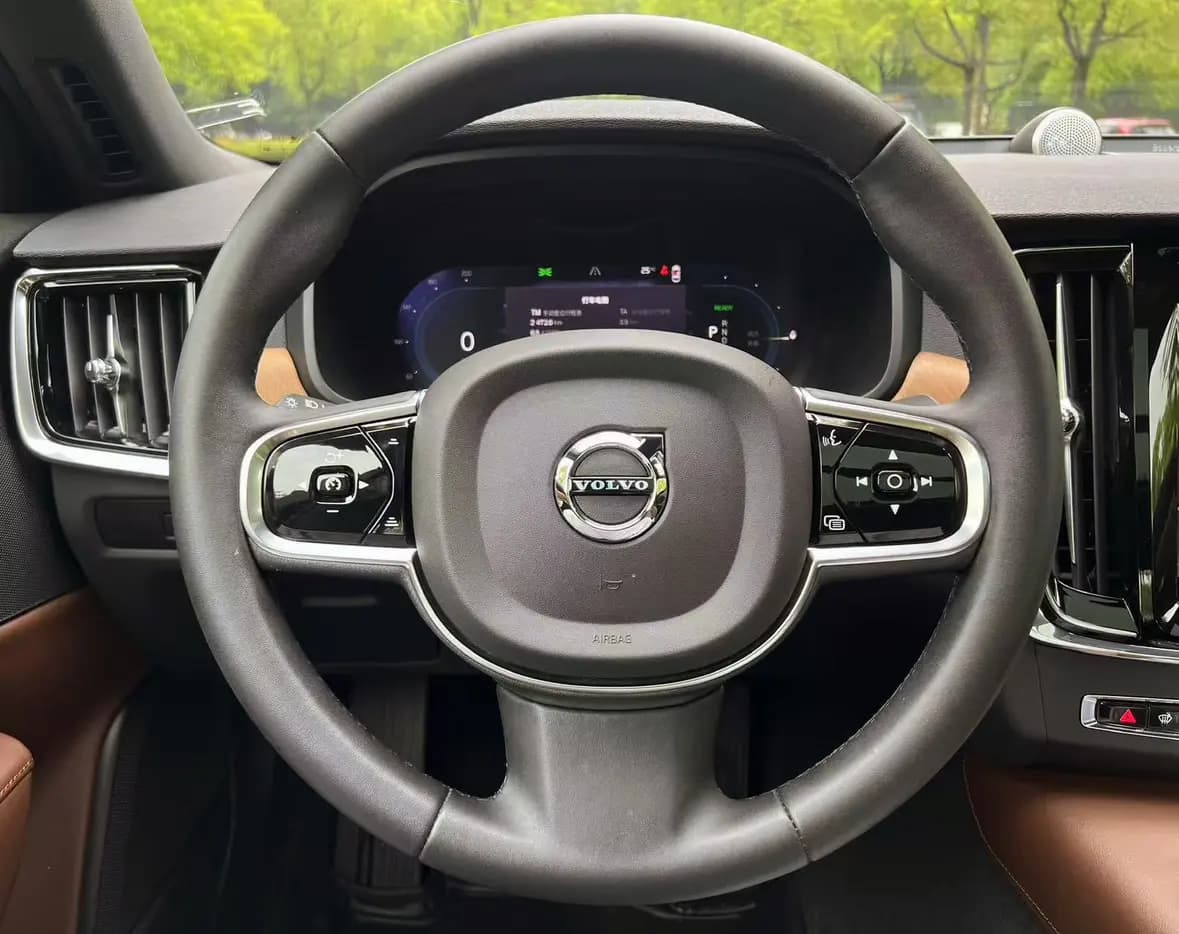 Volvo S90 PHEV 2023 г. 31013 км. — фото 12